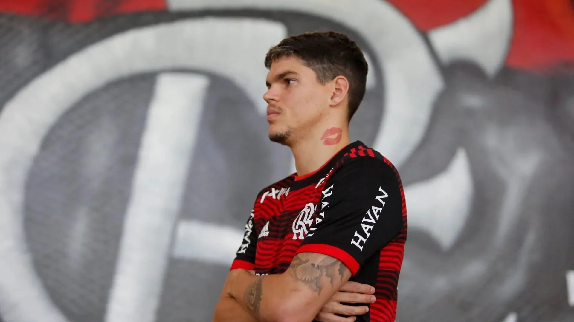 Ayrton Lucas a um jogo dos 200 pelo Flamengo — números, provável escalação e o peso do confronto no Castelão