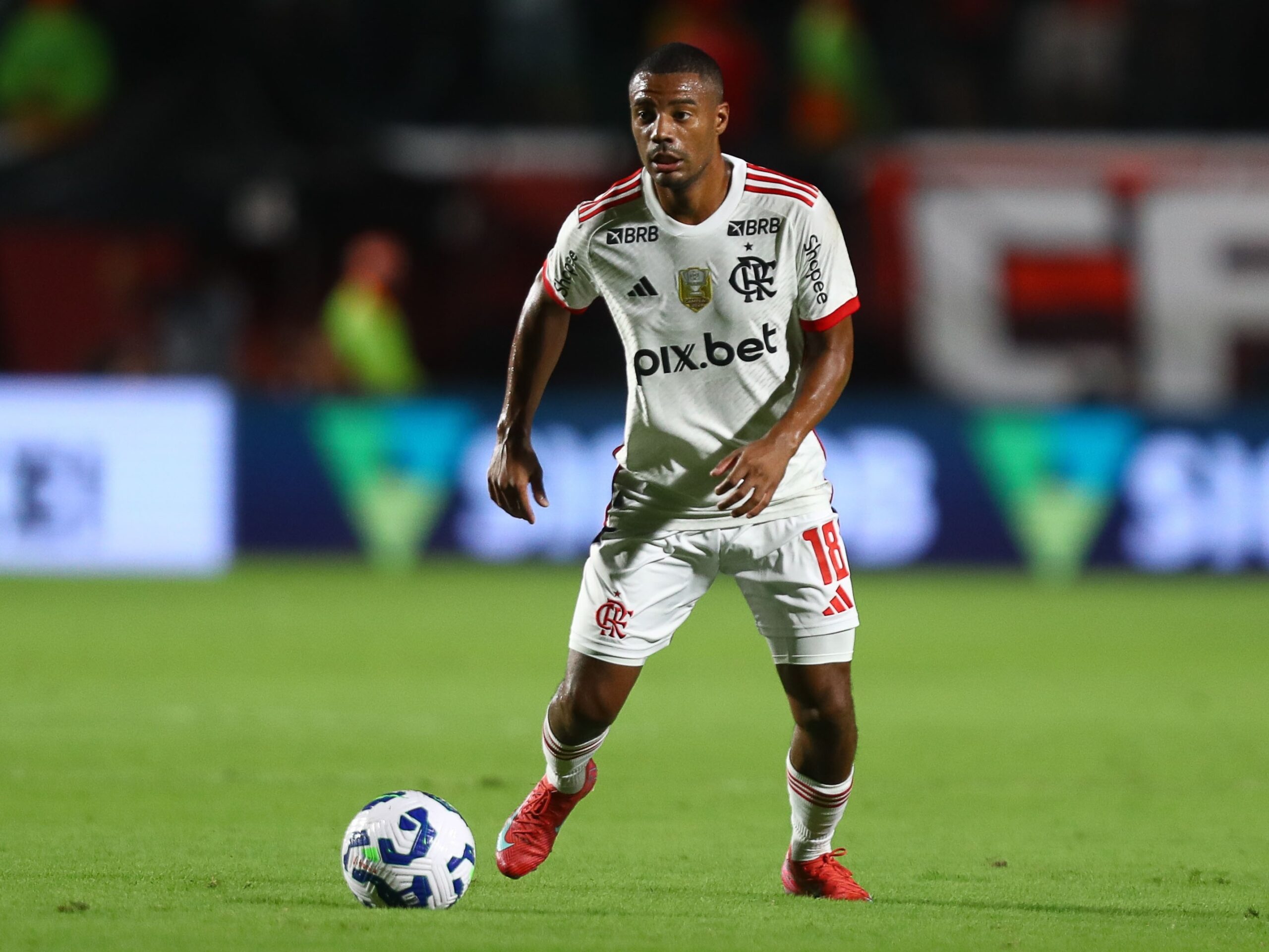 De La Cruz é dúvida para o clássico; Flamengo tem DM zerado e mais opções para Filipe Luís