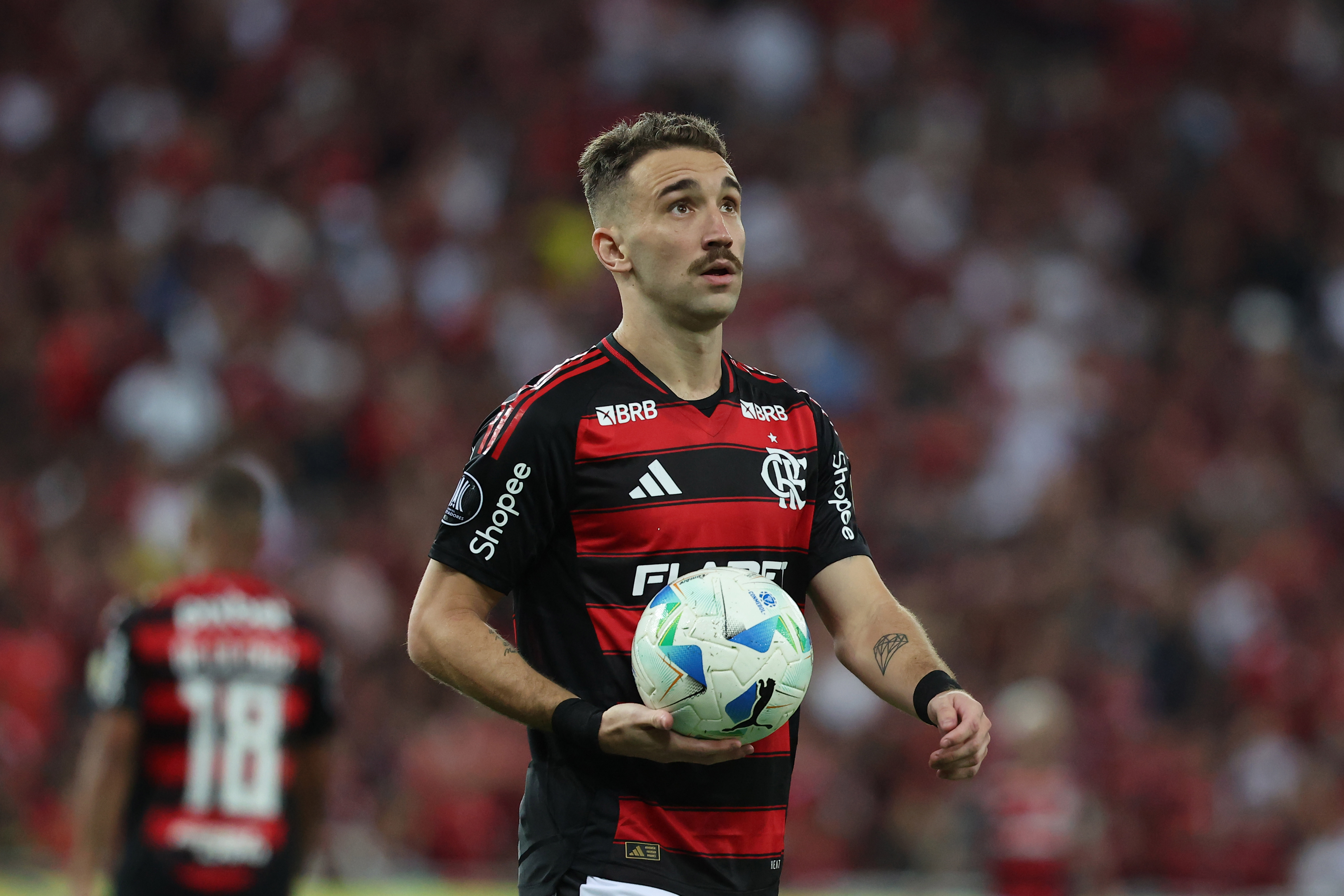 Desfalques do Flamengo: Léo Ortiz sai com dores e Erick Pulgar é suspenso antes da semifinal da Libertadores