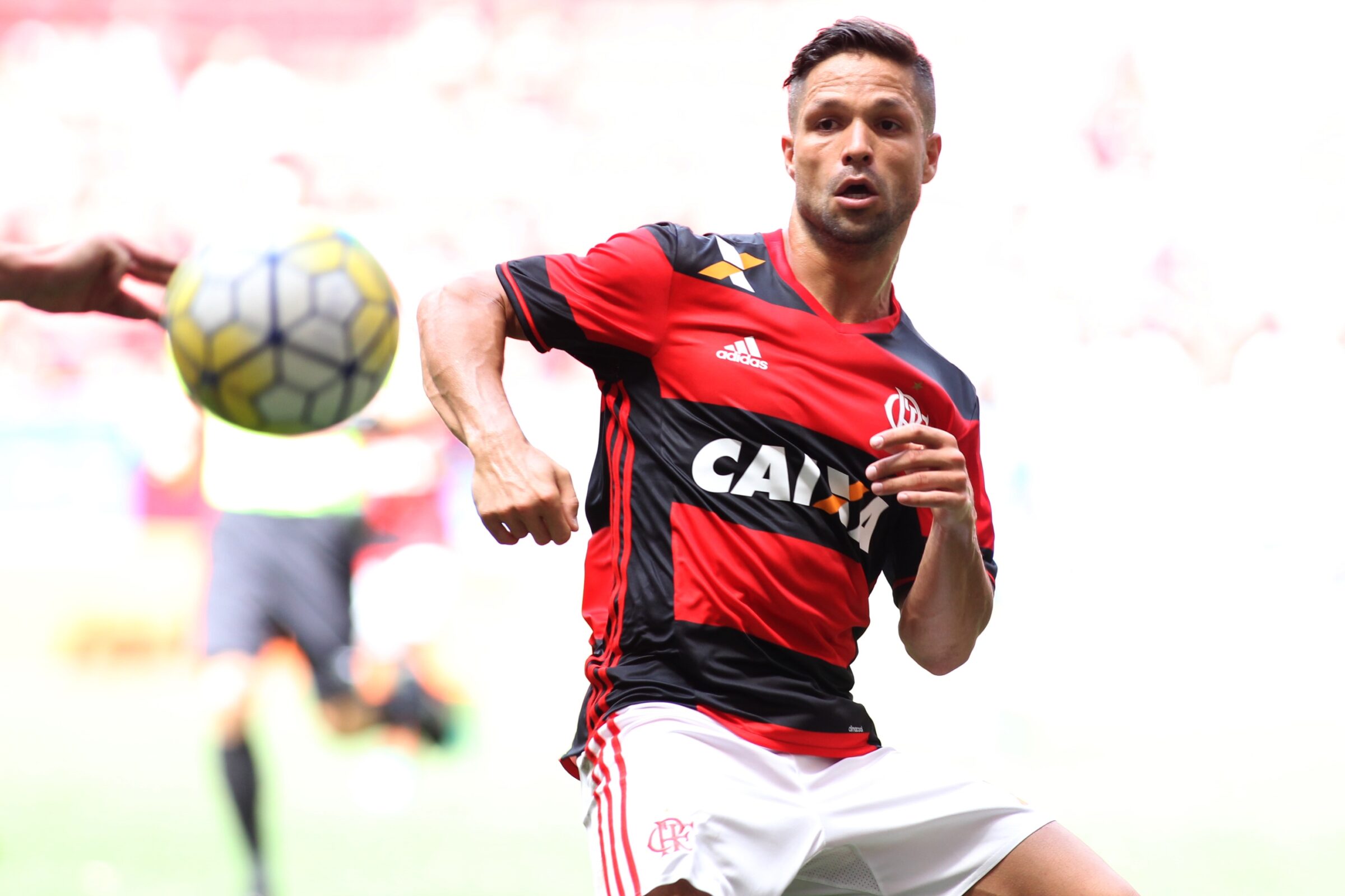 Diego Ribas emociona torcida ao recordar Denir, massagista ídolo do Flamengo