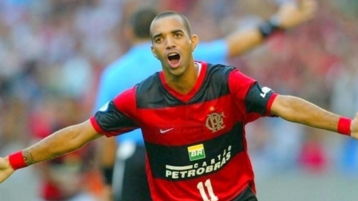 Diego Tardelli responsabiliza Cuca por saída do Flamengo e relembra título de 2008
