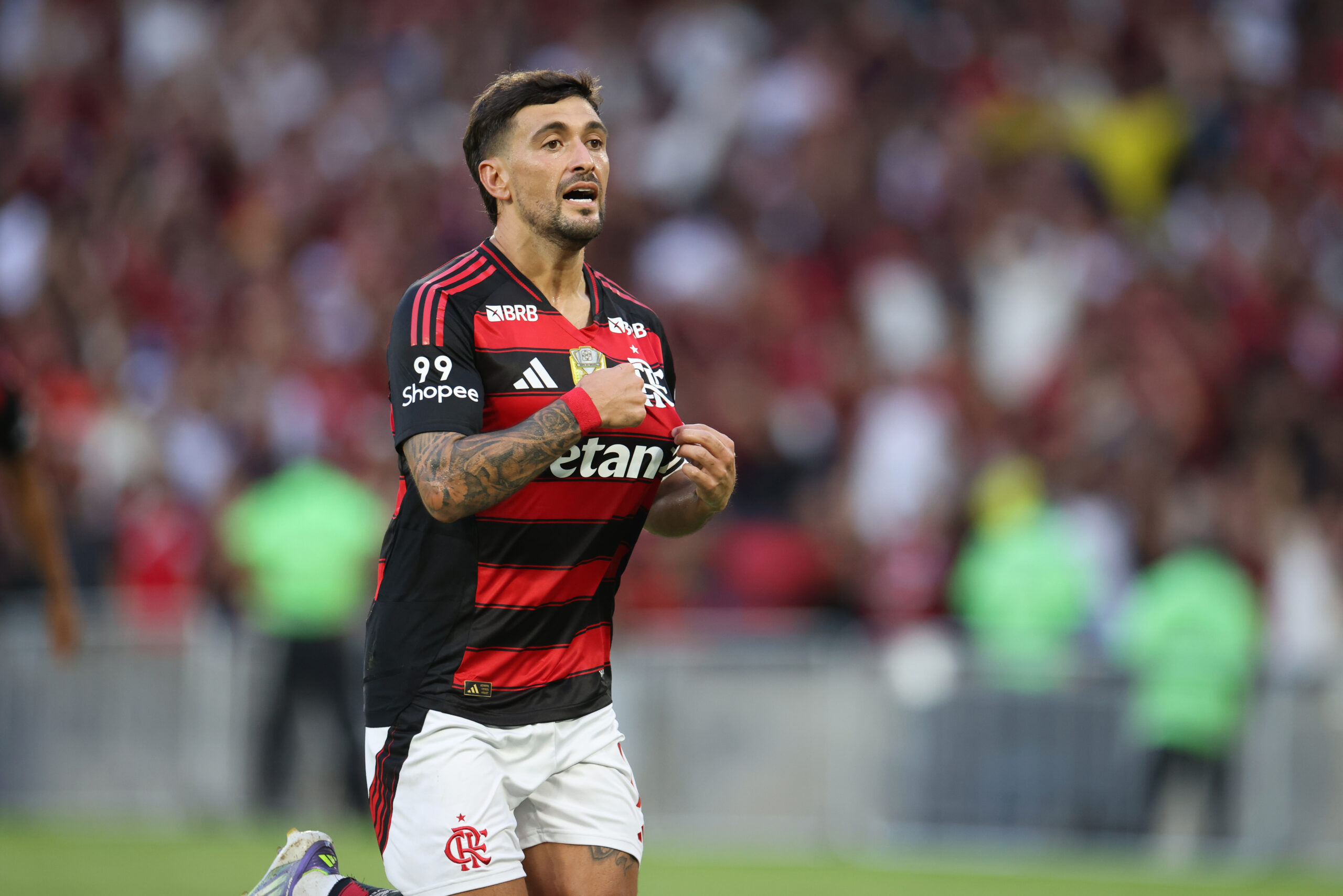 Filipe Luís explica corte de Cleiton; Wallace Yan e Léo Ortiz movem decisões do Flamengo antes do Palmeiras