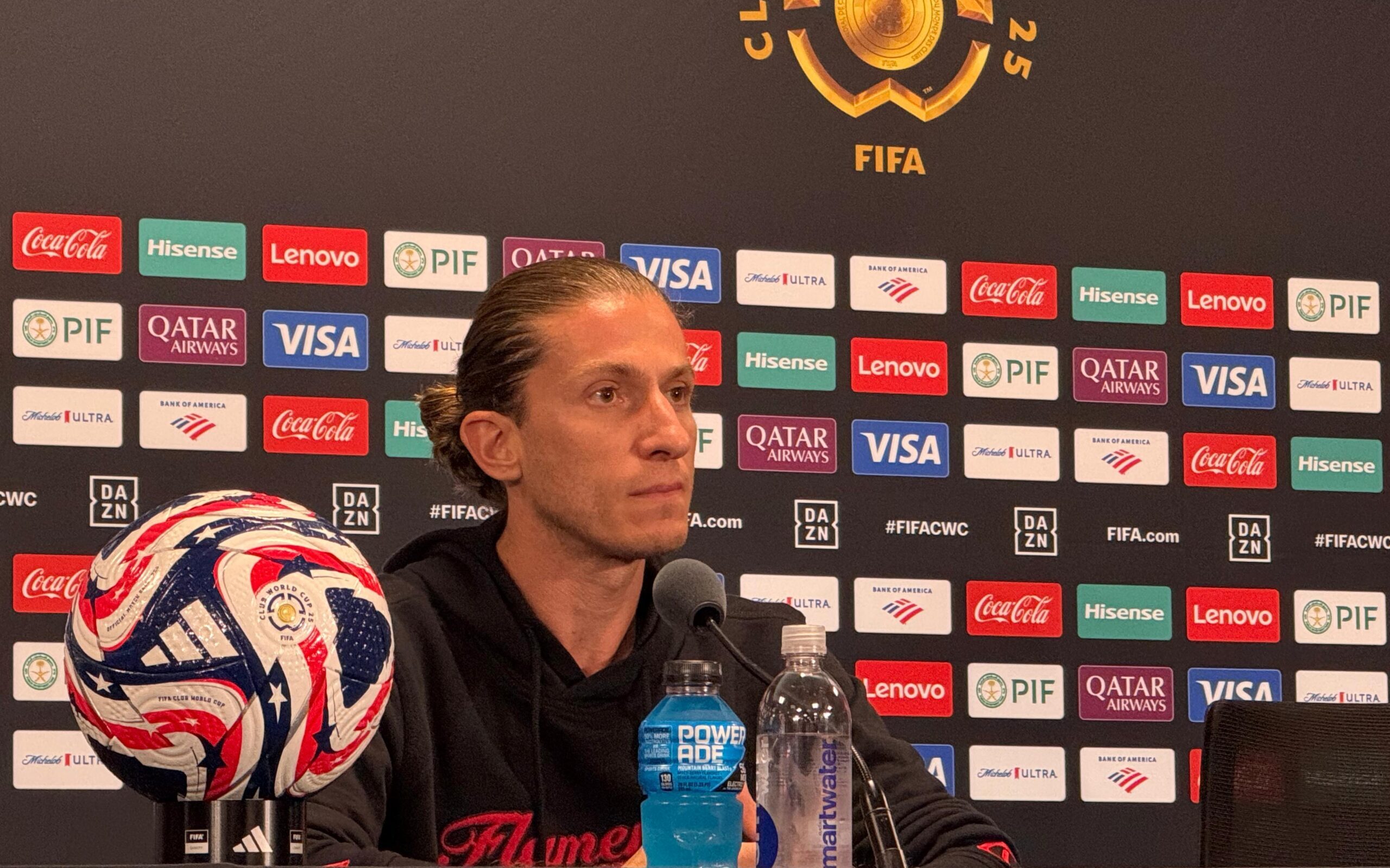 Filipe Luís garante respaldo e promete espaço para jogador se reencontrar no Flamengo
