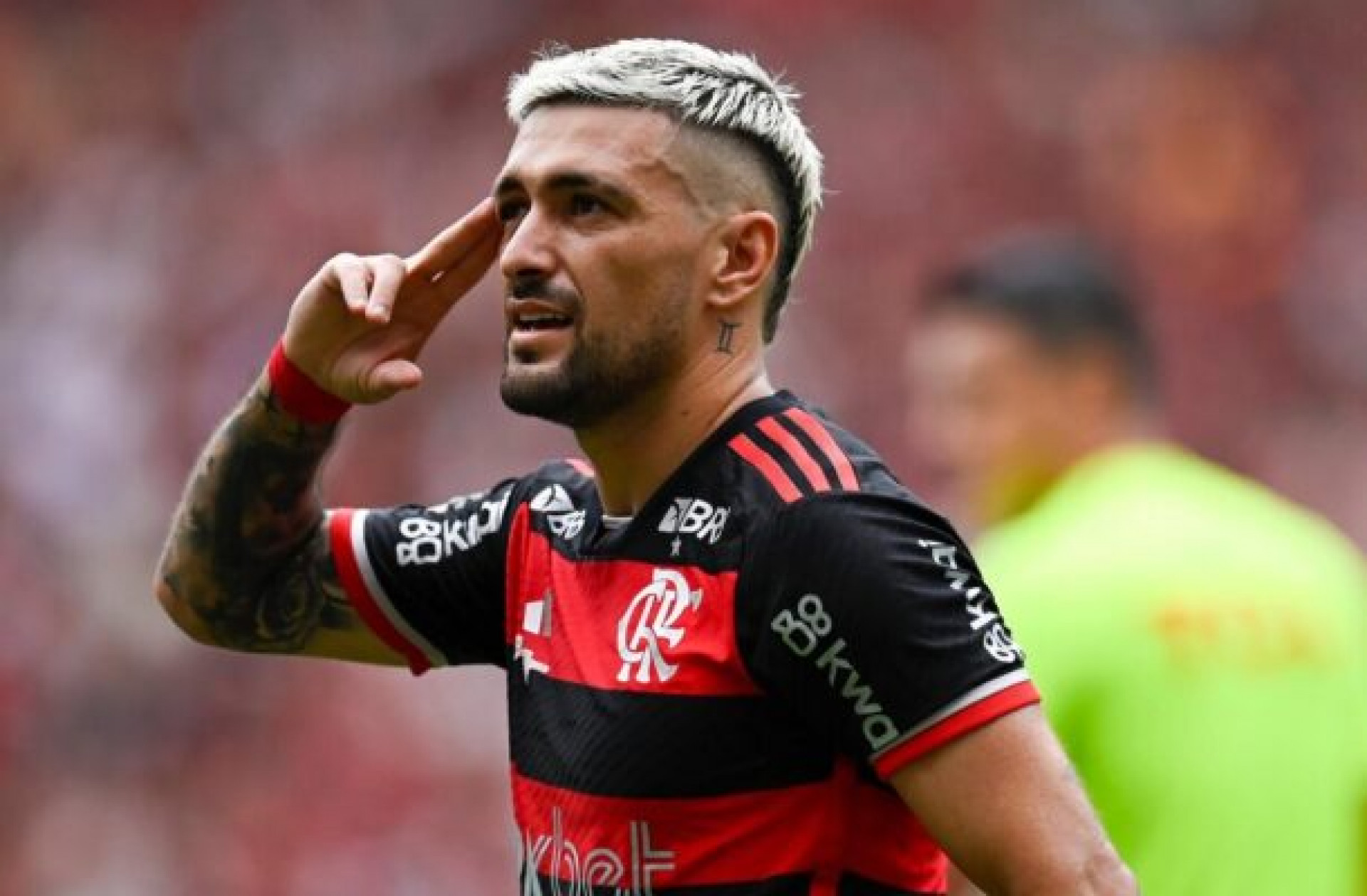 Flamengo acelera negociações e mira fechar renovações de Arrascaeta e Filipe Luís na janela da Data FIFA
