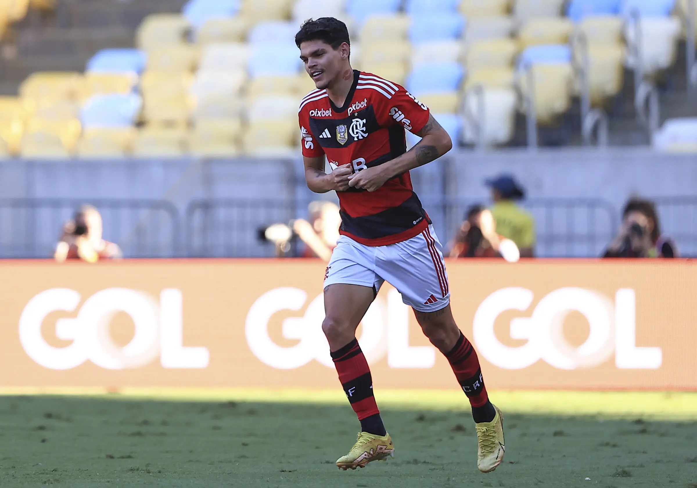 Flamengo x Fortaleza: Ayrton Lucas salva em cima da linha, mas derrota por 1 a 0 complica luta pelo título