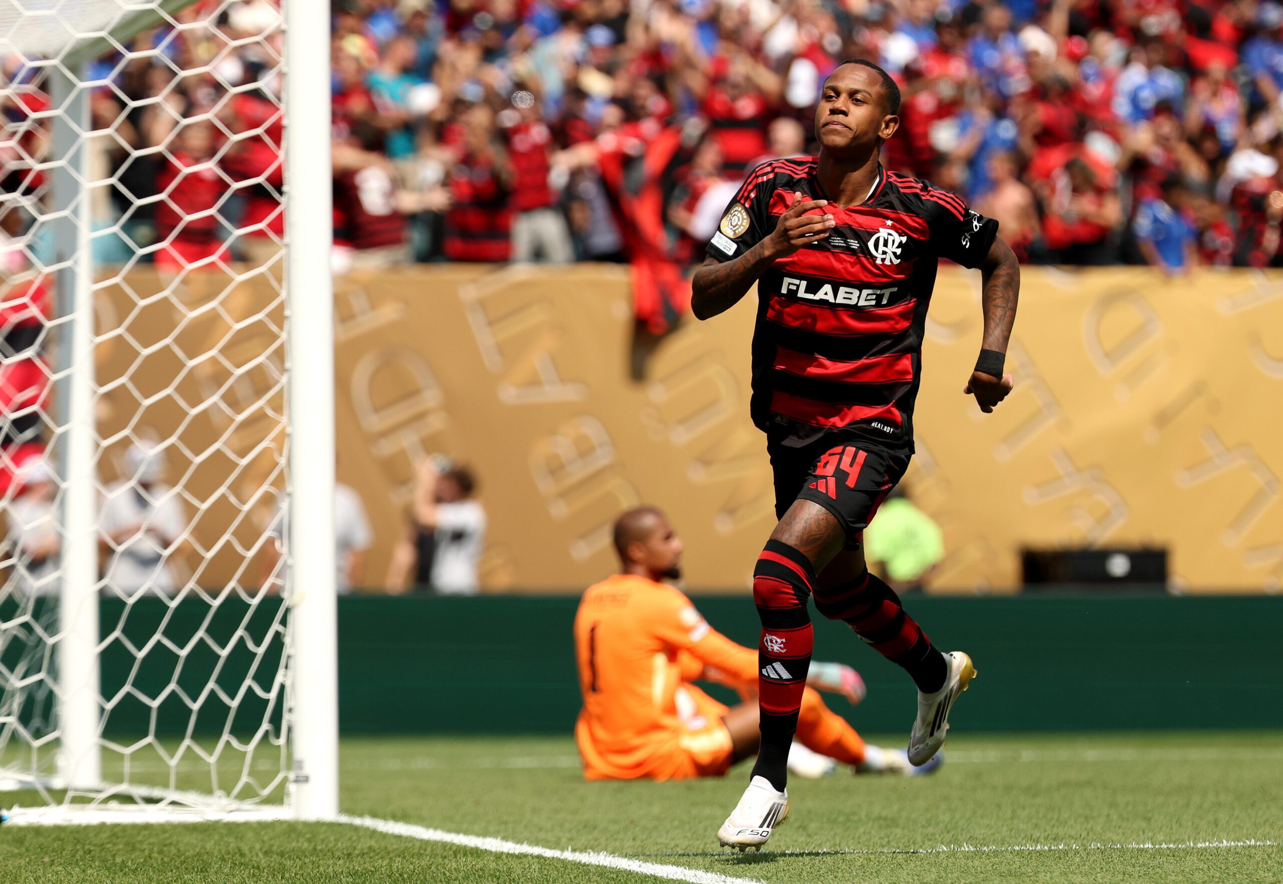 Gilberto avalia Wallace Yan: PDI, multa e o futuro do atacante no Flamengo