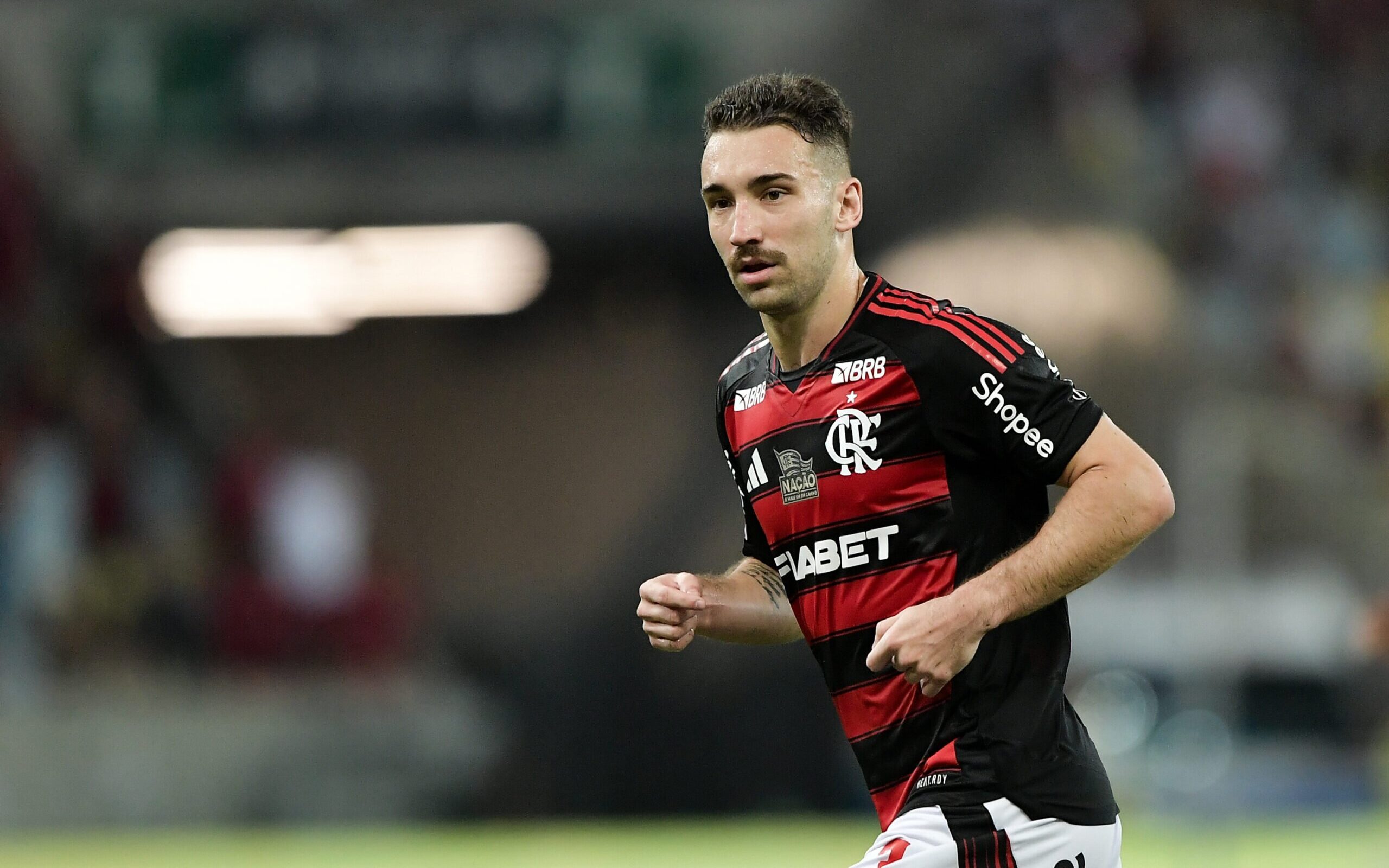 Léo Ortiz aponta "arma secreta" do Flamengo; provocações de Vitor Roque e Abel Ferreira elevam disputa antes de Flamengo x Palmeiras