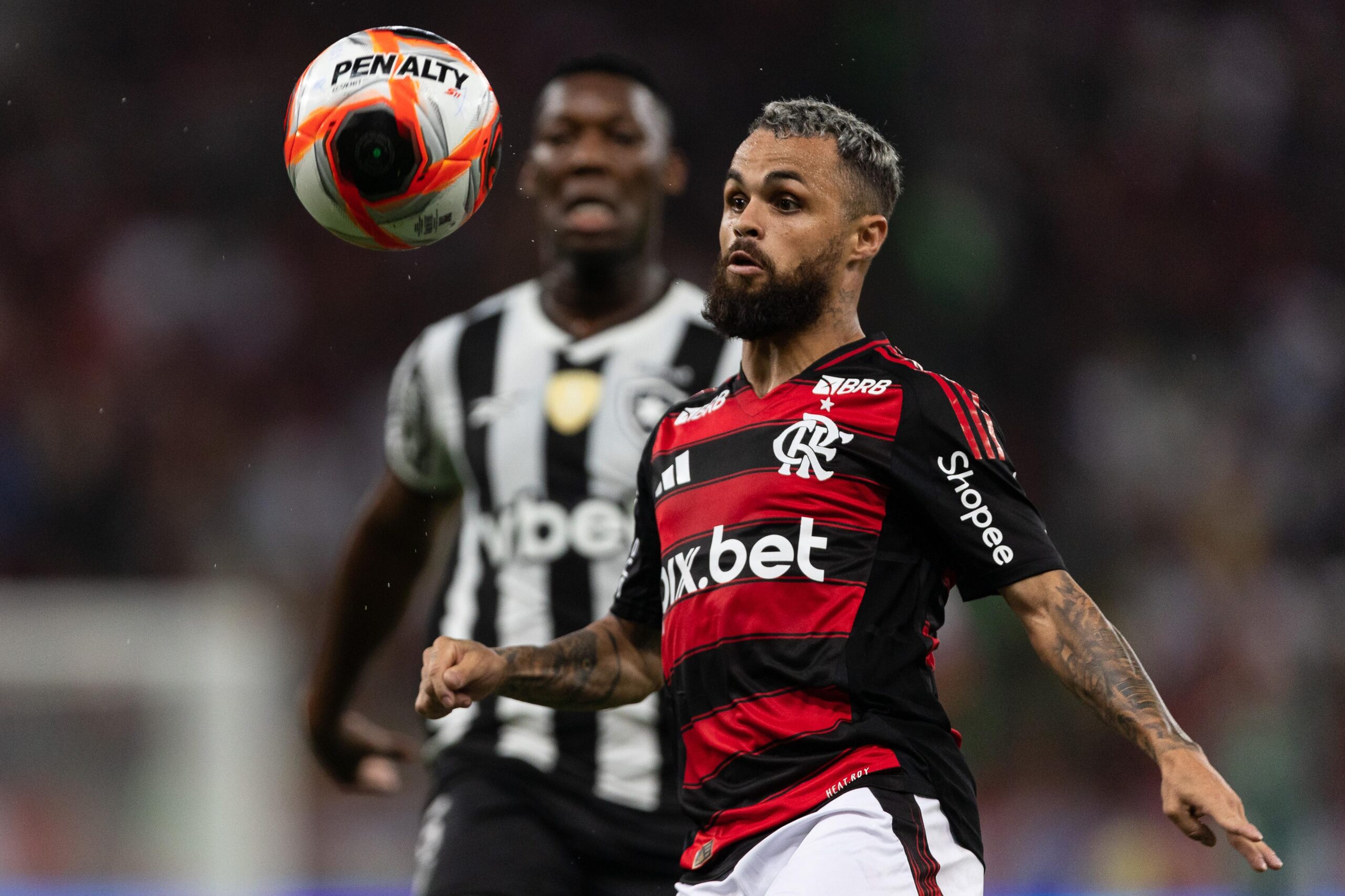 Michael no Flamengo: retorno anima o elenco enquanto Engenhão registra público abaixo do esperado