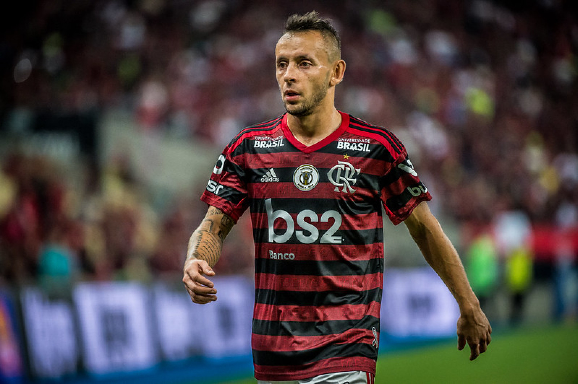 Rafinha desafia jogador do Flamengo a se adaptar rápido: "trocar o pneu com o carro andando" para recuperar a forma