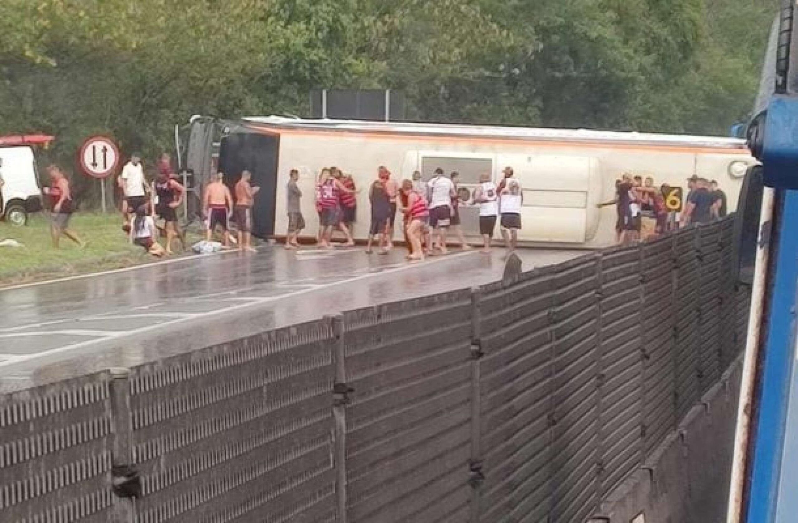 Torcidas atualizam estado de saúde dos flamenguistas envolvidos em acidente na Dutra