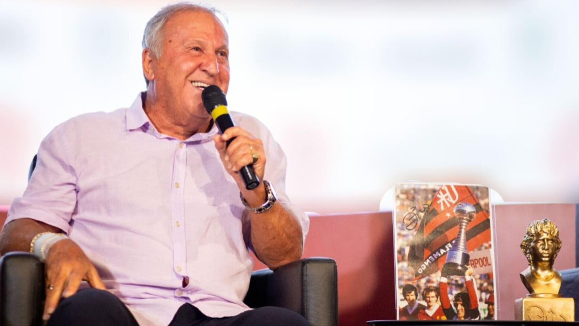 Zico pede criação de museu do futebol carioca após homenagem na Alerj