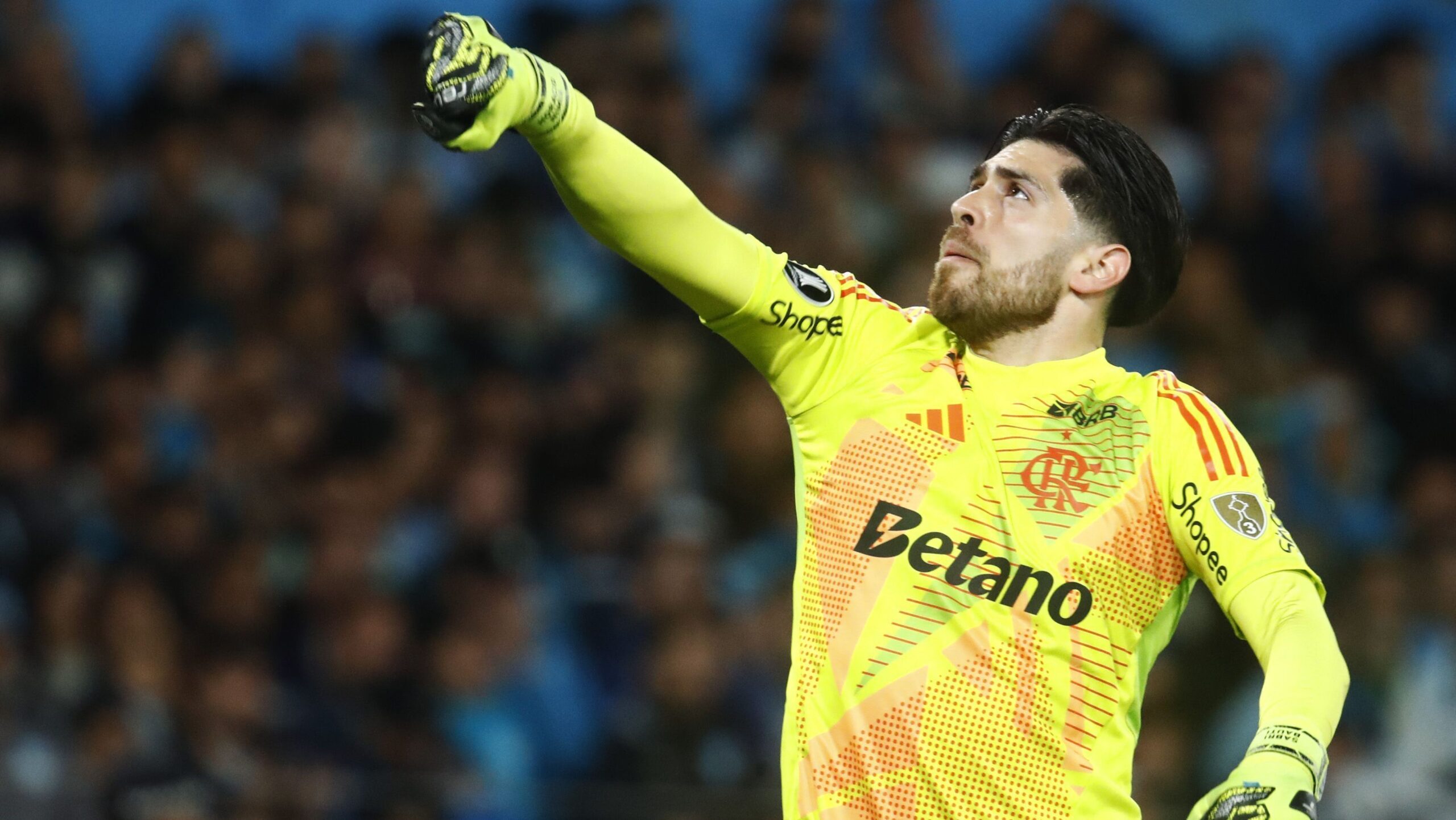 Agustín Rossi é eleito melhor goleiro de outubro no Brasileirão e chega ao quarto prêmio em 2025