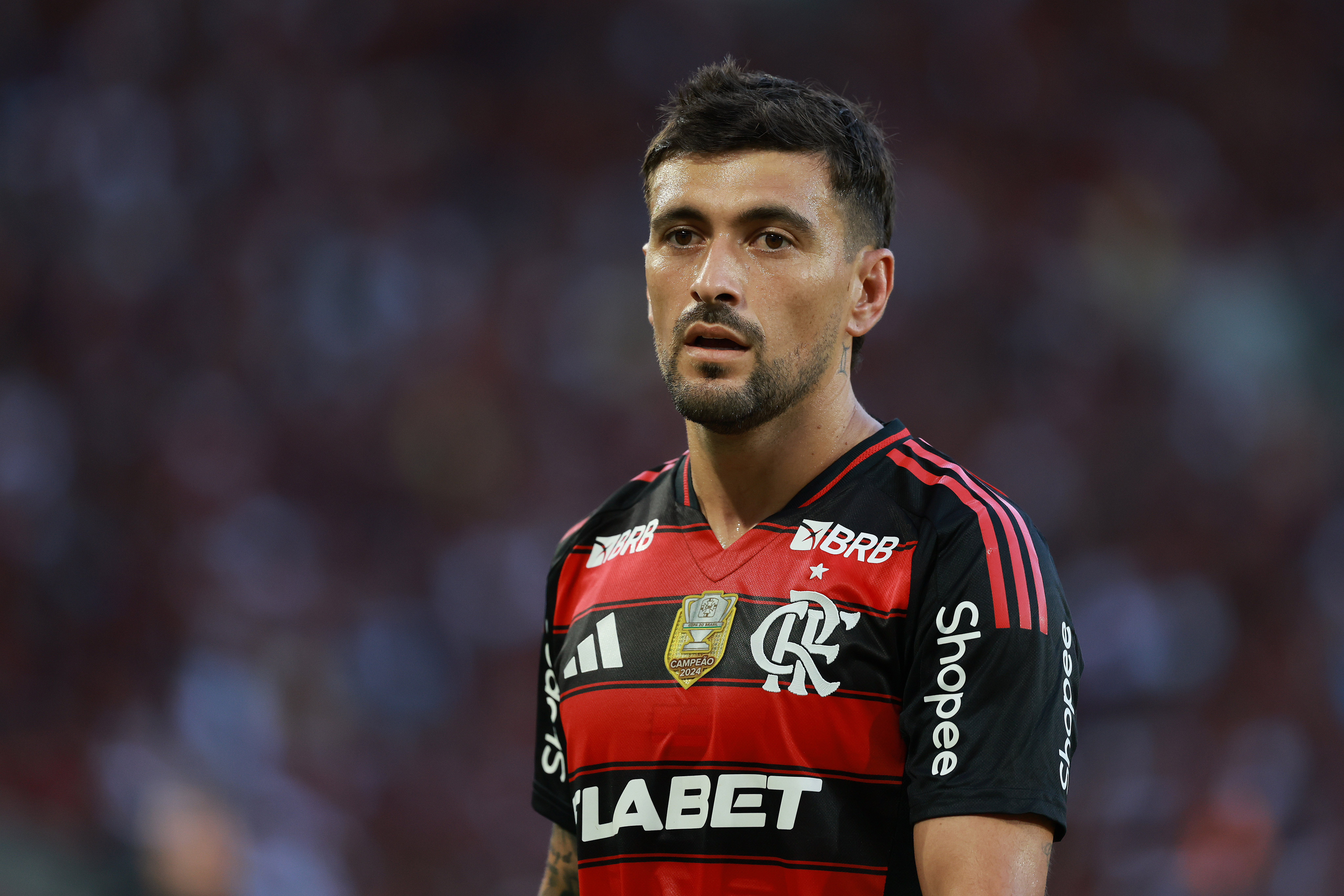 Arrascaeta, Varela e Viña: convocações do Uruguai aumentam desfalques do Flamengo para duelo com o Sport