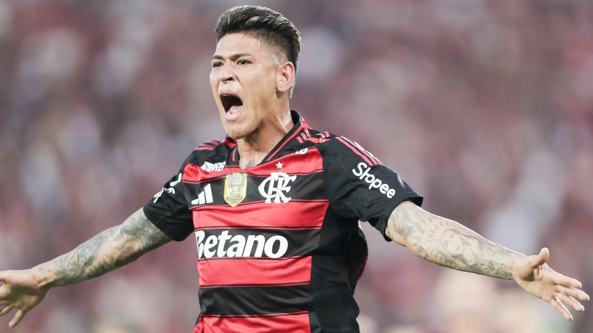 Assistência de Arrascaeta e golaço de Carrascal selam vitória do Flamengo no Maracanã