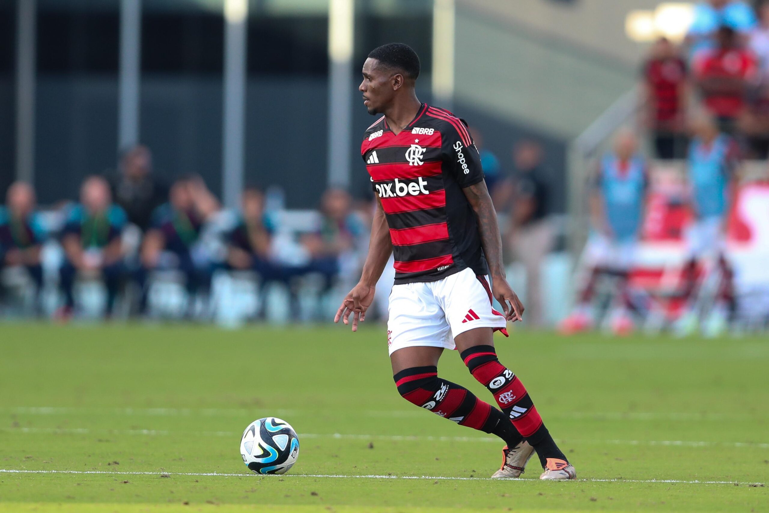 Áudio do VAR detalha expulsão de Evertton Araújo e reacende polêmica sobre critério da arbitragem