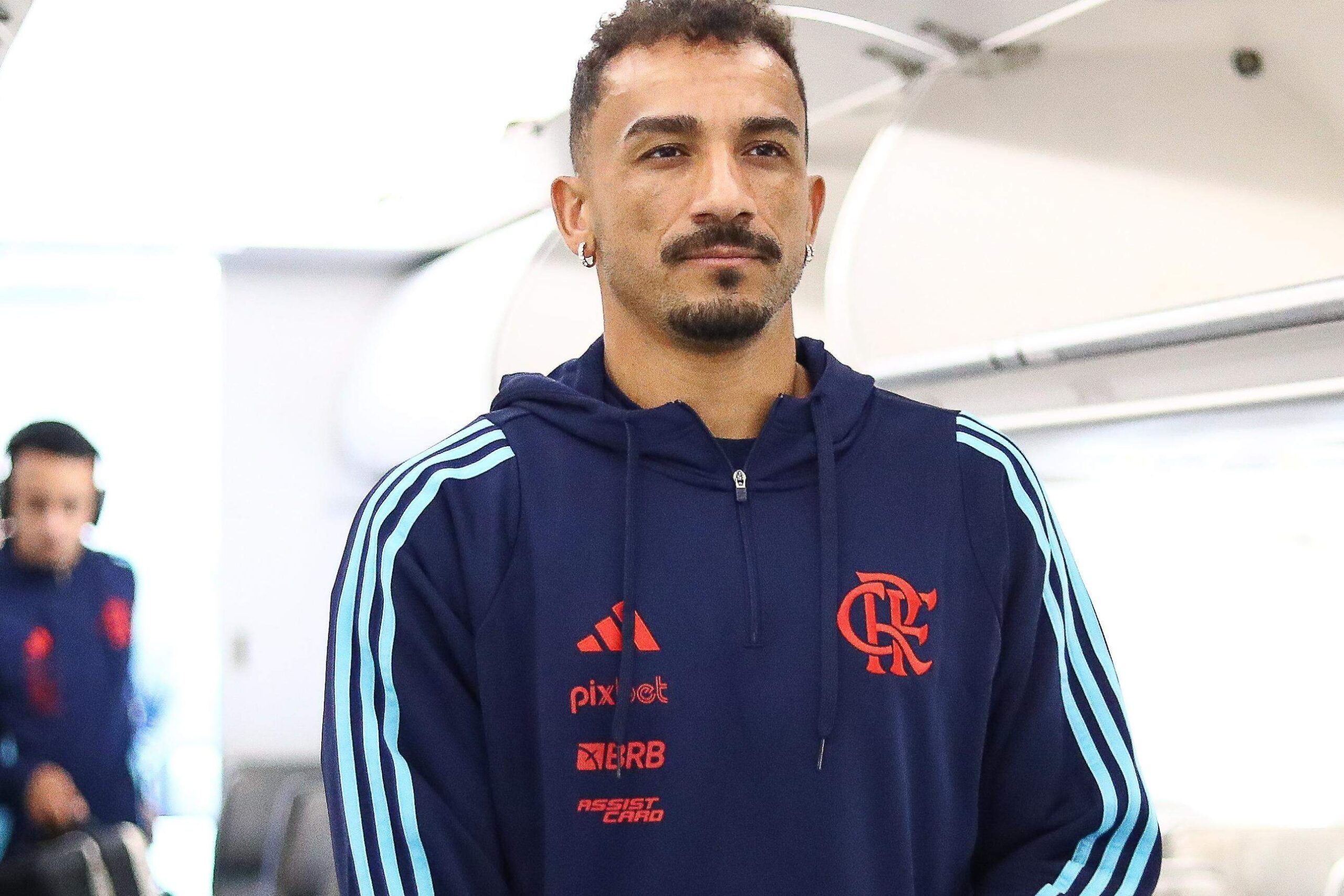 Brasil vence Senegal com Danilo no banco; Flamengo monitora retorno do volante