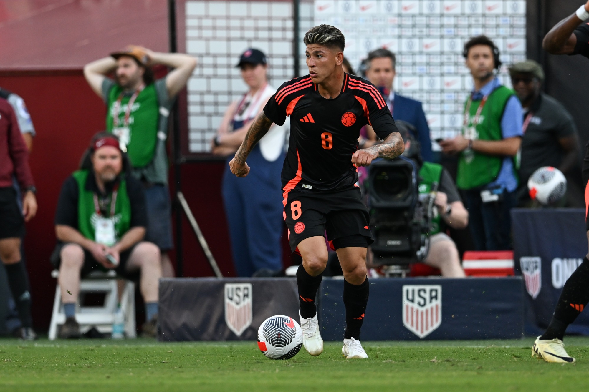 Carrascal tem edema ósseo nas costelas; clube descarta fratura e monitora recuperação