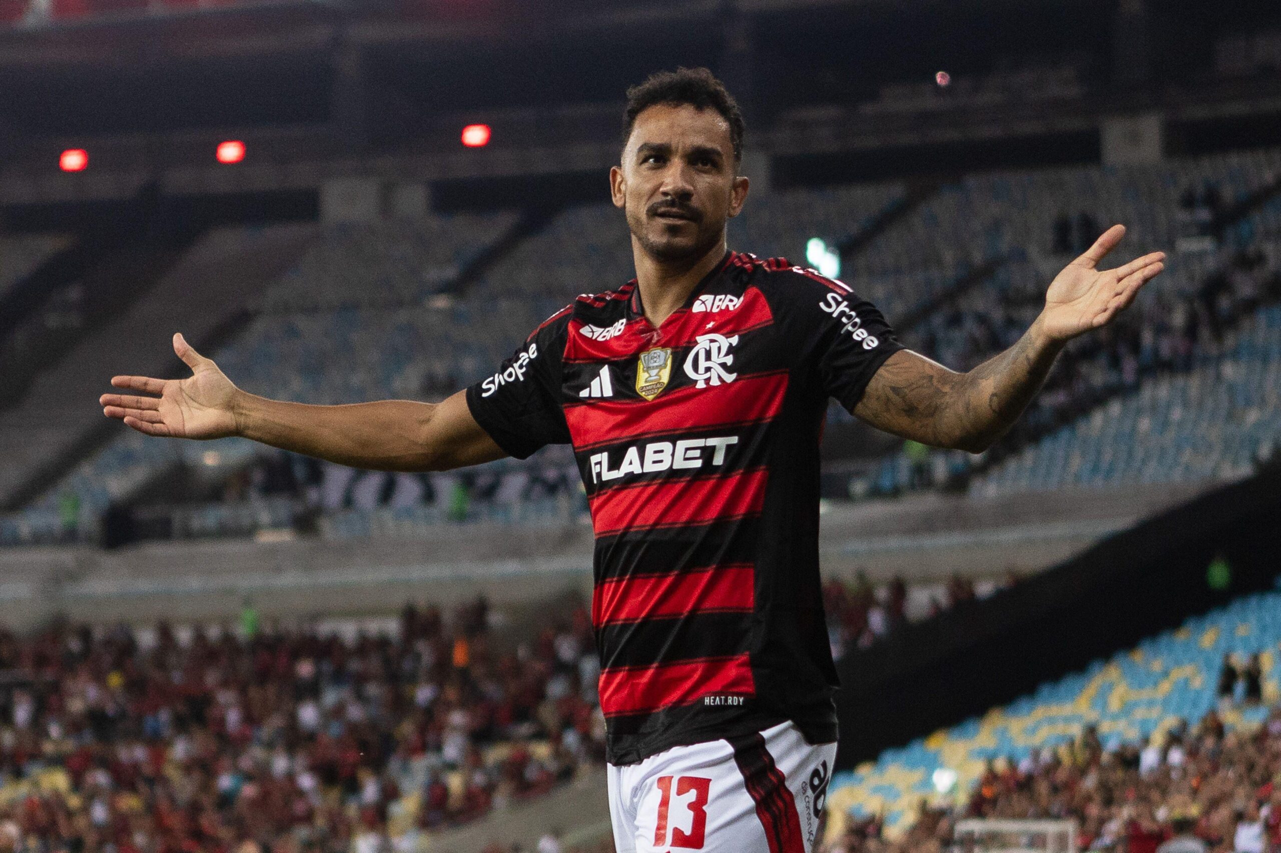 Danilo se emociona com luto na família e destaca apoio do Flamengo