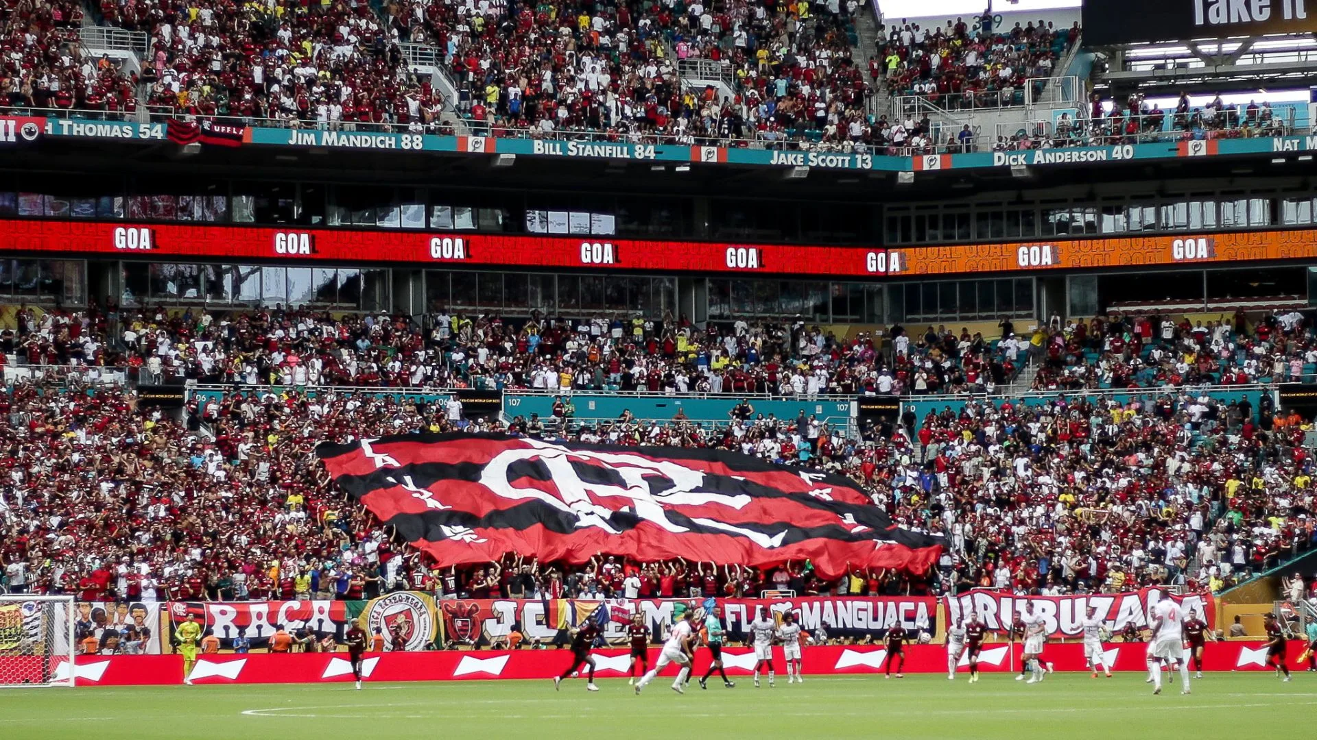 Em Lima, episódio racista contrasta com ação solidária da torcida do Flamengo