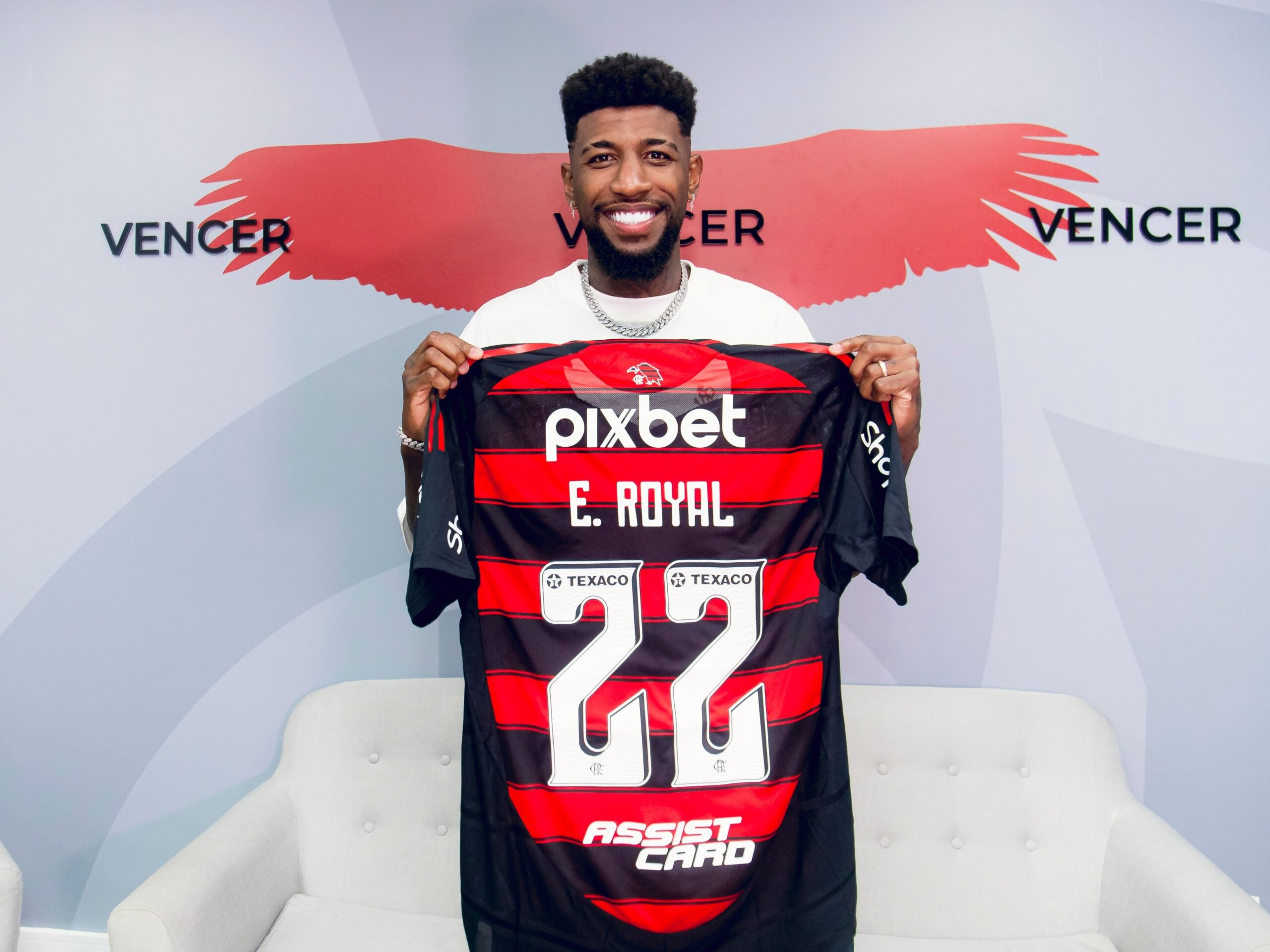 Emerson Royal brilha no Brasileirão e dá resposta ao Flamengo; Bruno Henrique pede foco antes da final