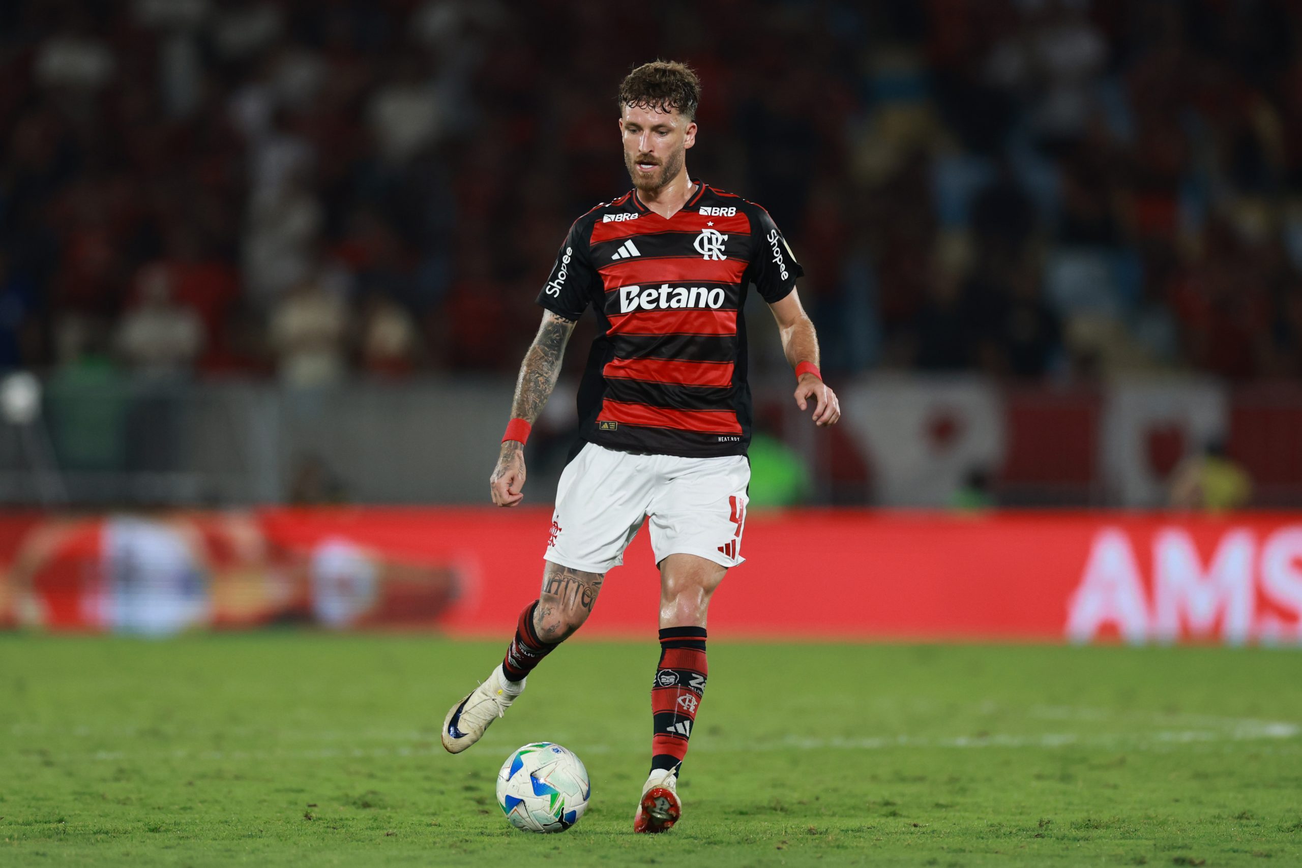 Filipe Luís assume culpa pelo 1º tempo, defende João Victor após vaias e reage à pressão no Fla‑Flu