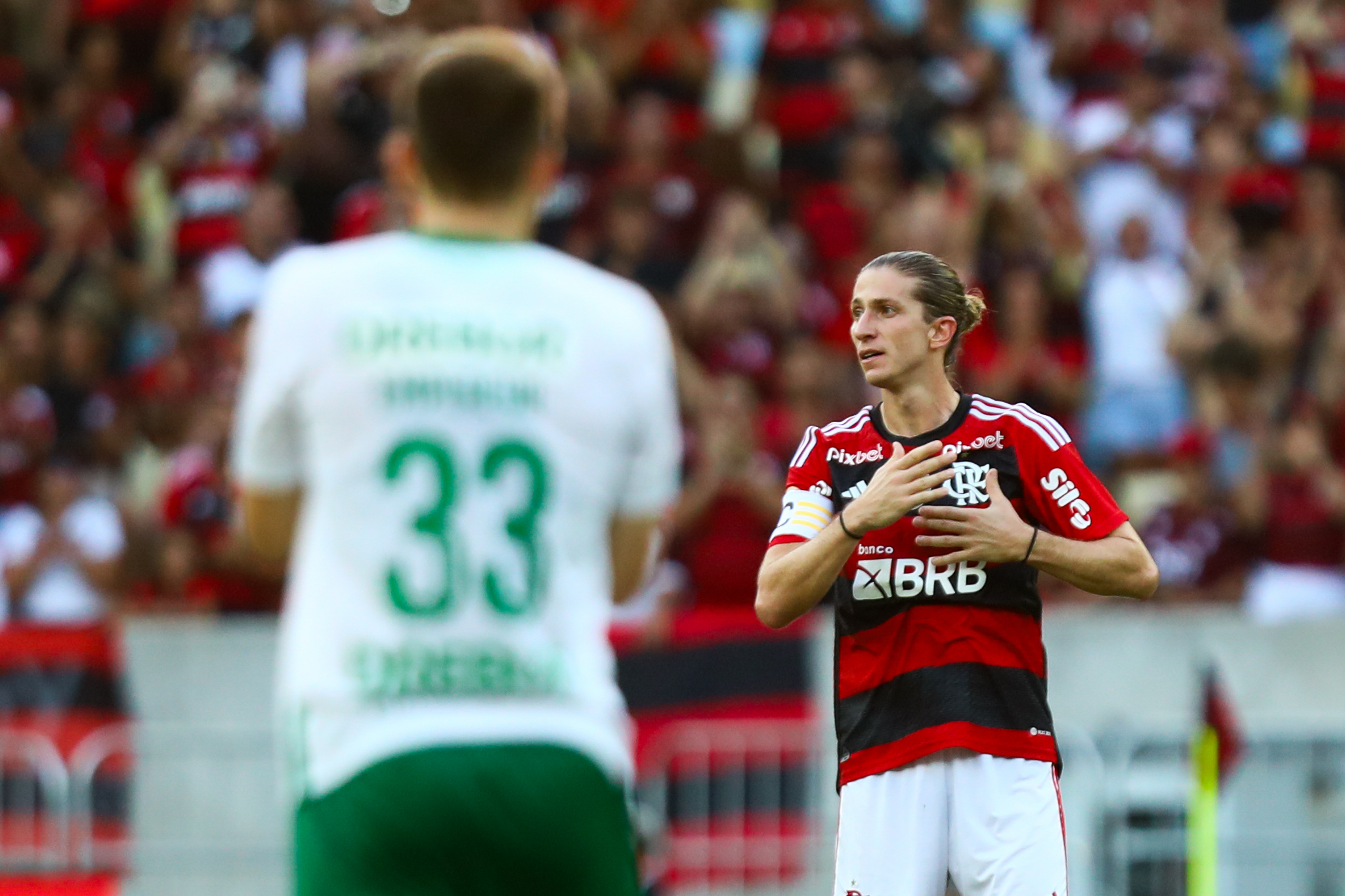 Filipe Luís tem data-alvo definida para renovar com o Flamengo e traz alívio ao vestiário