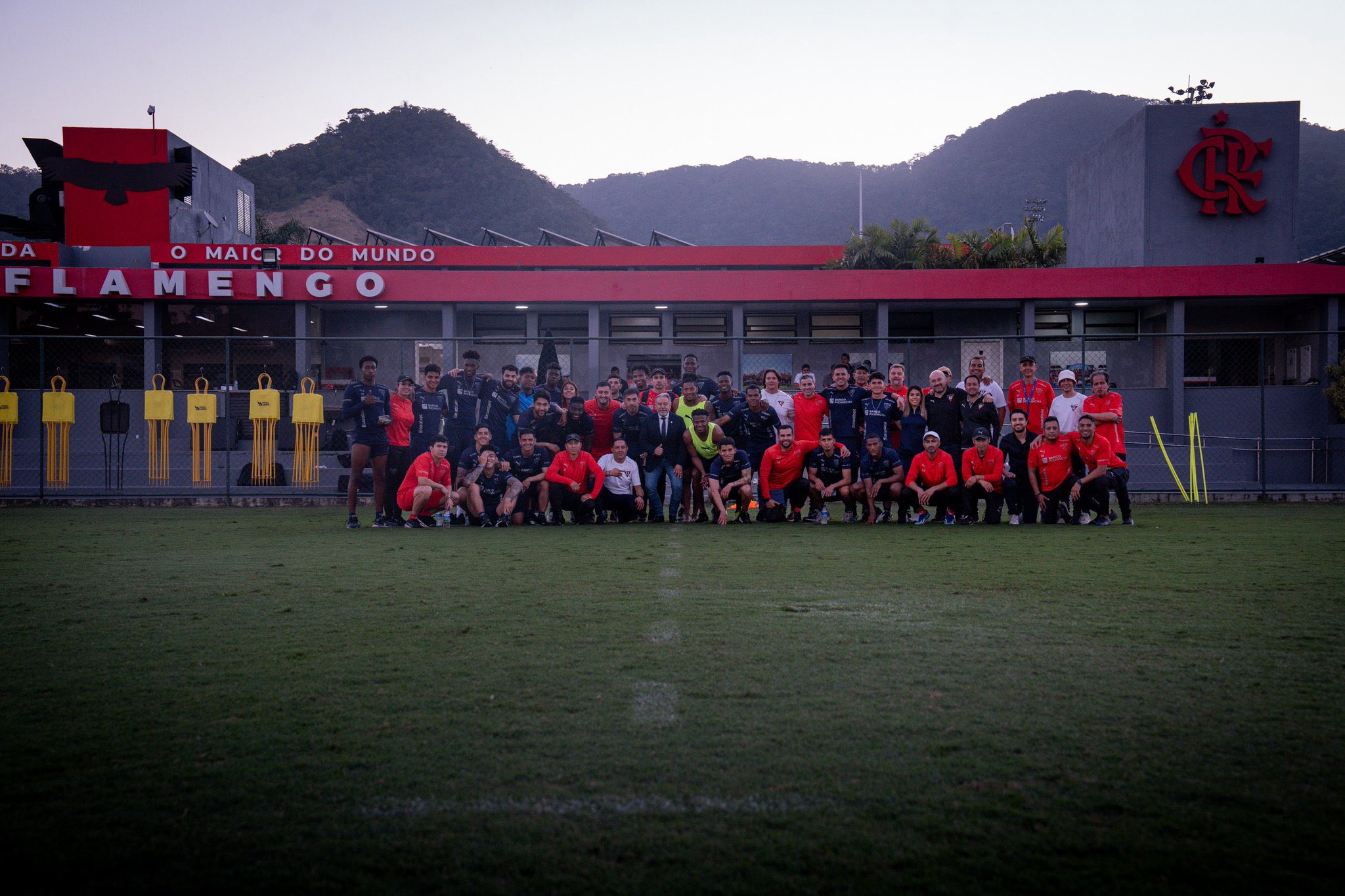 Flamengo acelera prevenção de lesões no Ninho e encontra gramado reforçado na Arena de Pernambuco