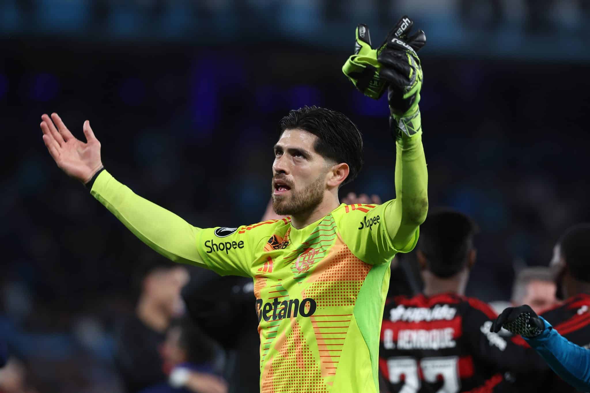 Flamengo adia renovação de Agustín Rossi para 2026, mas anuncia readequação salarial ainda em 2025