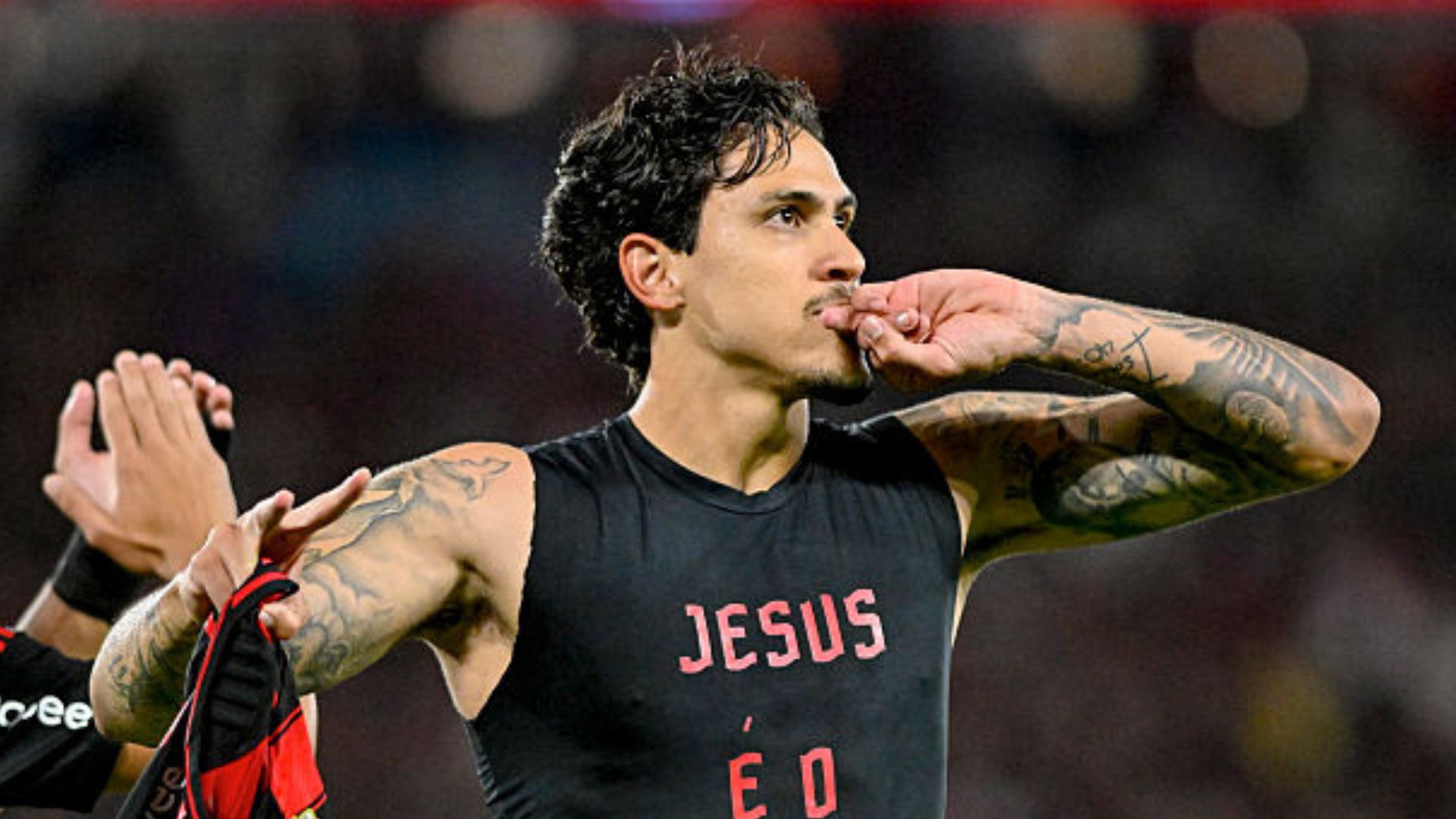 Pedro embarca com o Flamengo: atacante é relacionado para a final da Libertadores em Lima