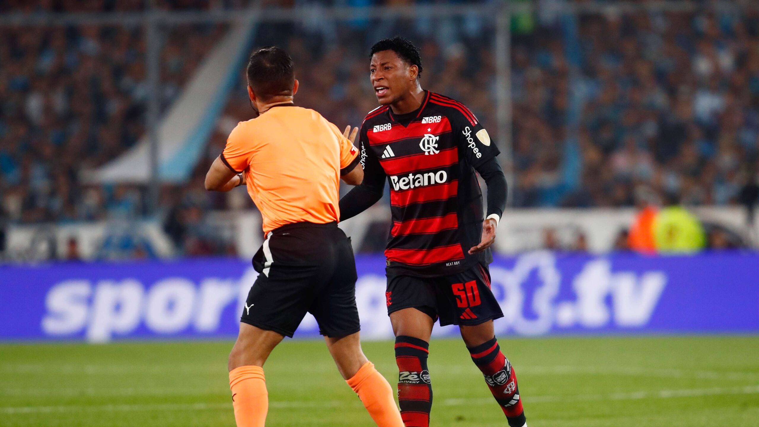 Plata lidera expulsões na Série A, Filipe Luís vira alvo de leitura labial e Carrascal segue em observação no Flamengo