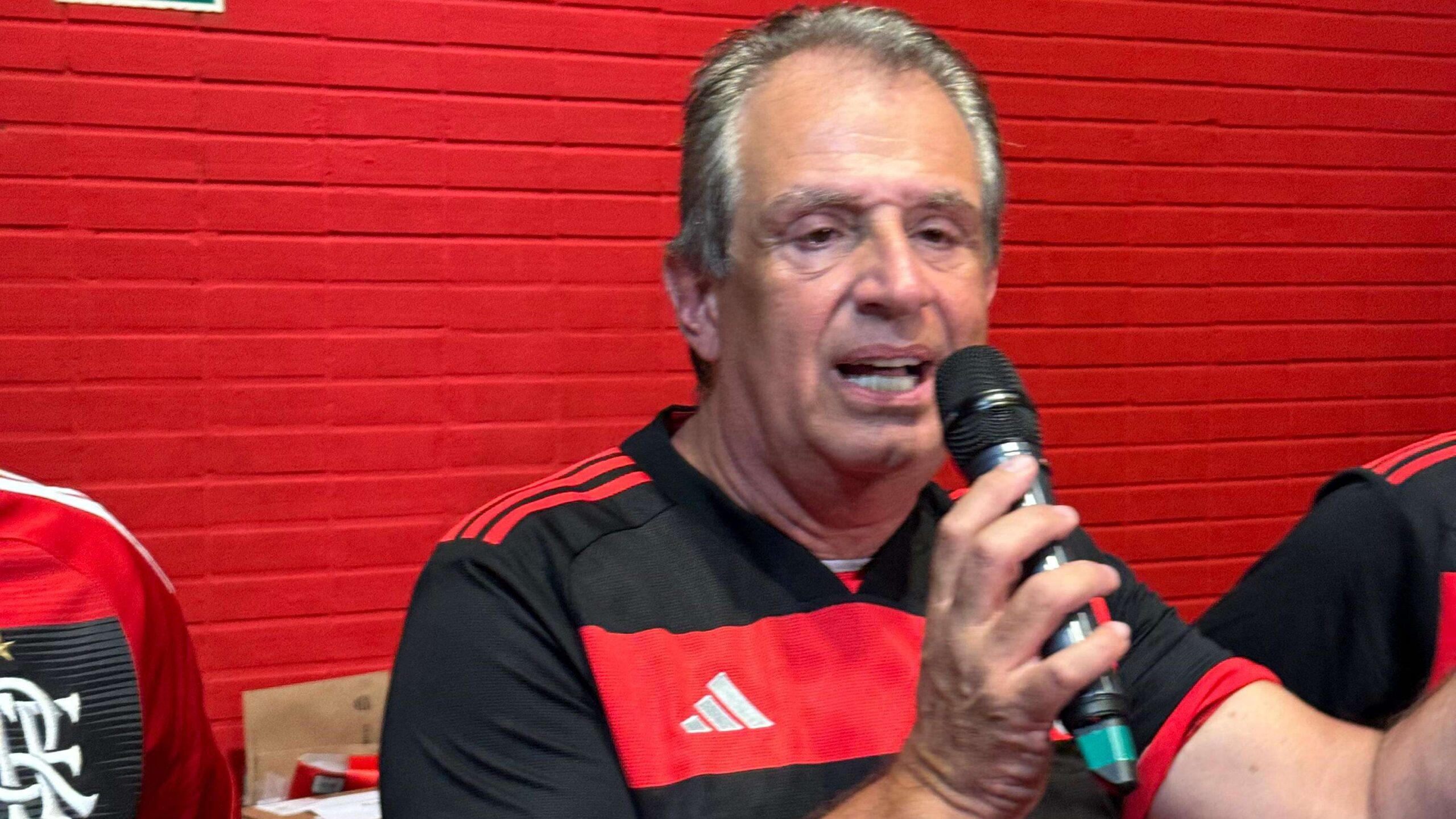 Boto confirma que há um número definido de reforços e detalha plano do Flamengo para 2026