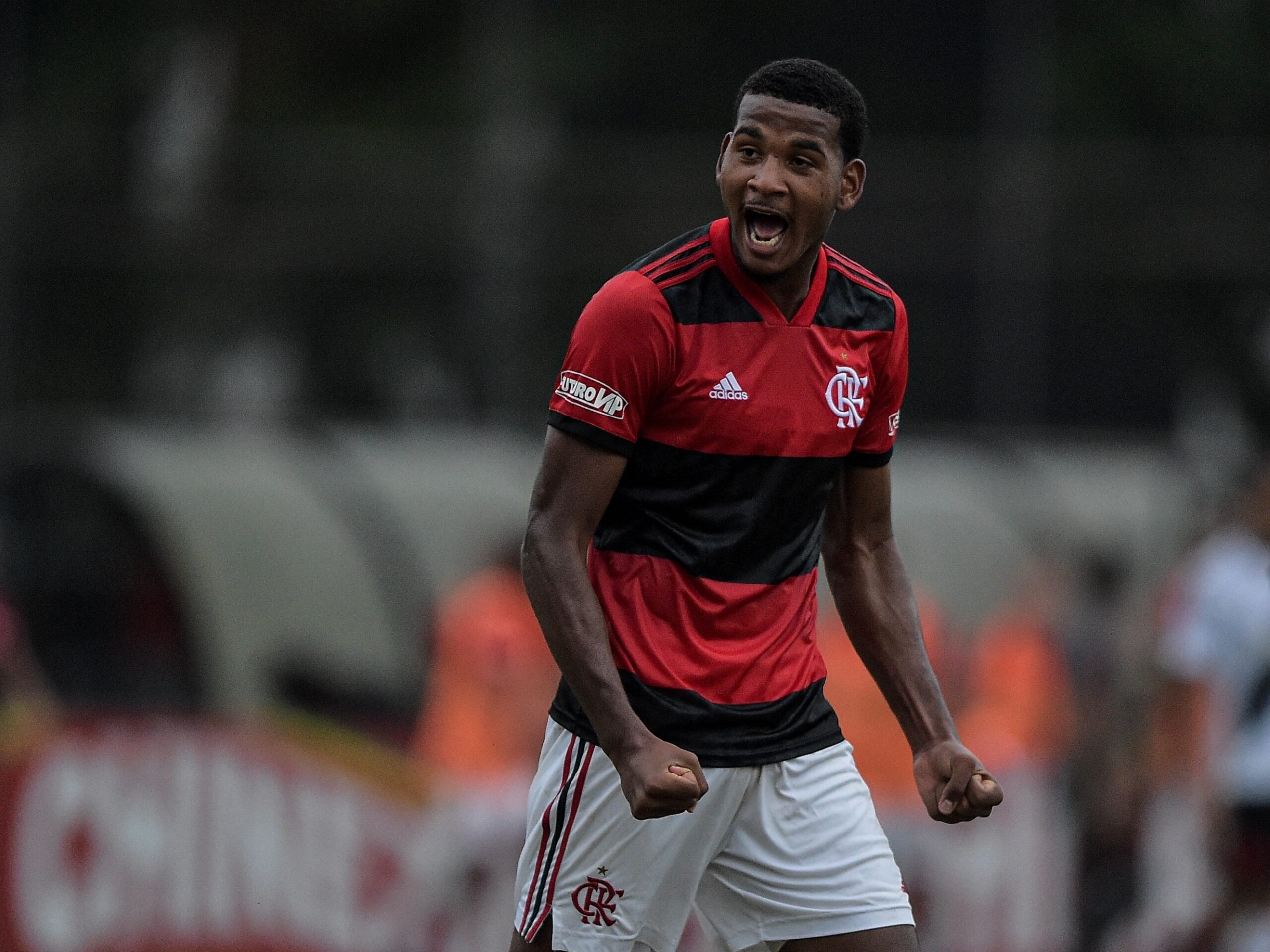 Cleiton se despede: zagueiro declara amor ao Flamengo e fecha pré-contrato com o Wolfsburg