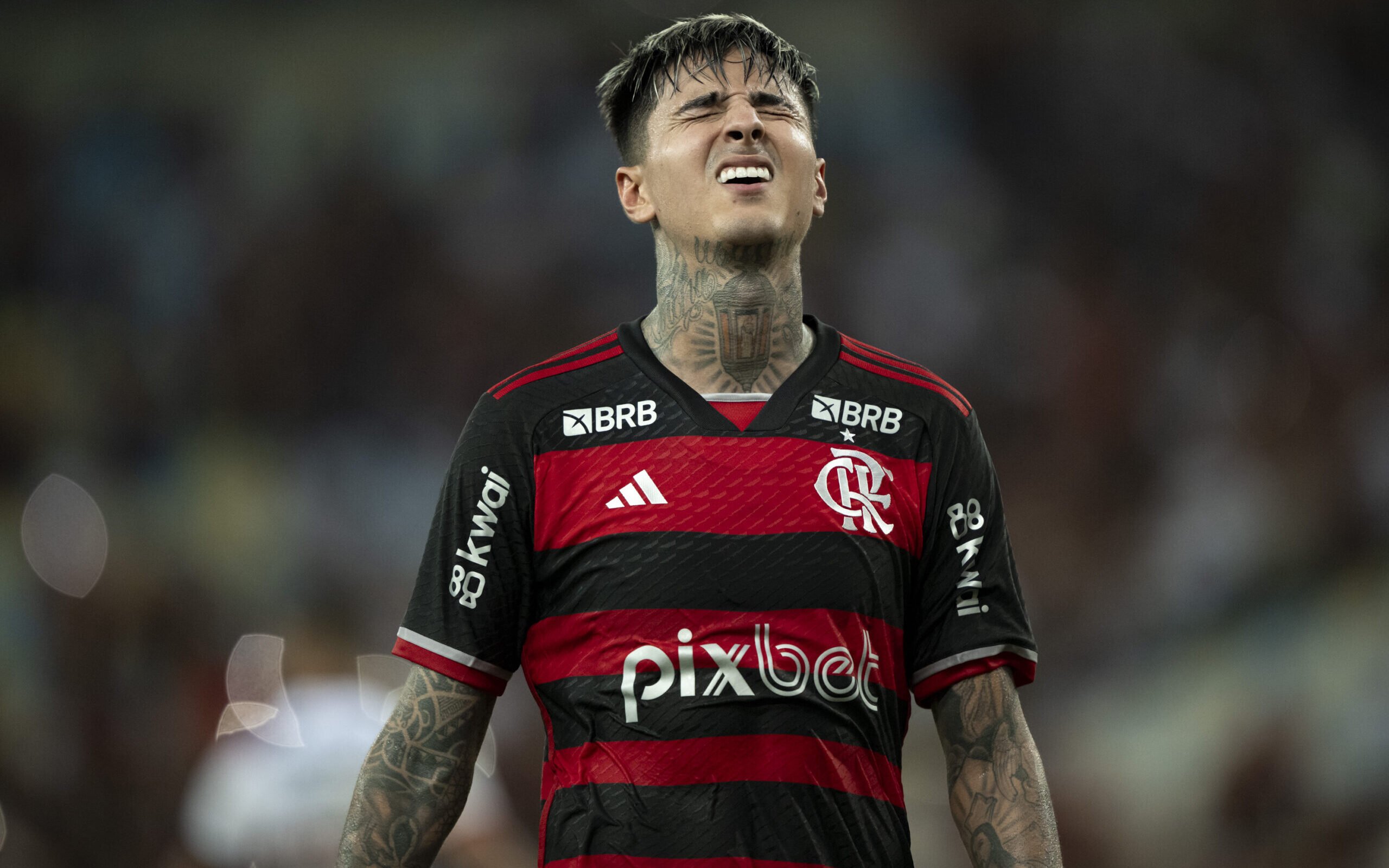 Erick Pulgar brinca sobre lance com Bruno Fuchs e mantém foco no Flamengo