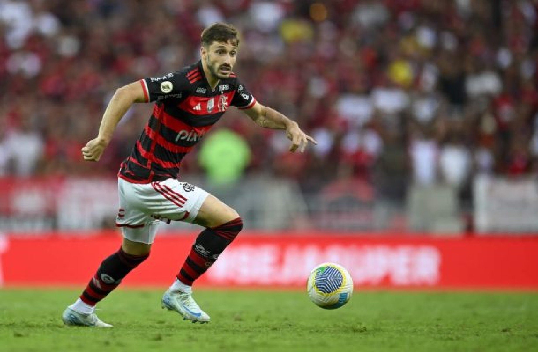 Filipe Luís explica ausência de Matías Viña; Flamengo celebra recorde histórico no Brasileirão