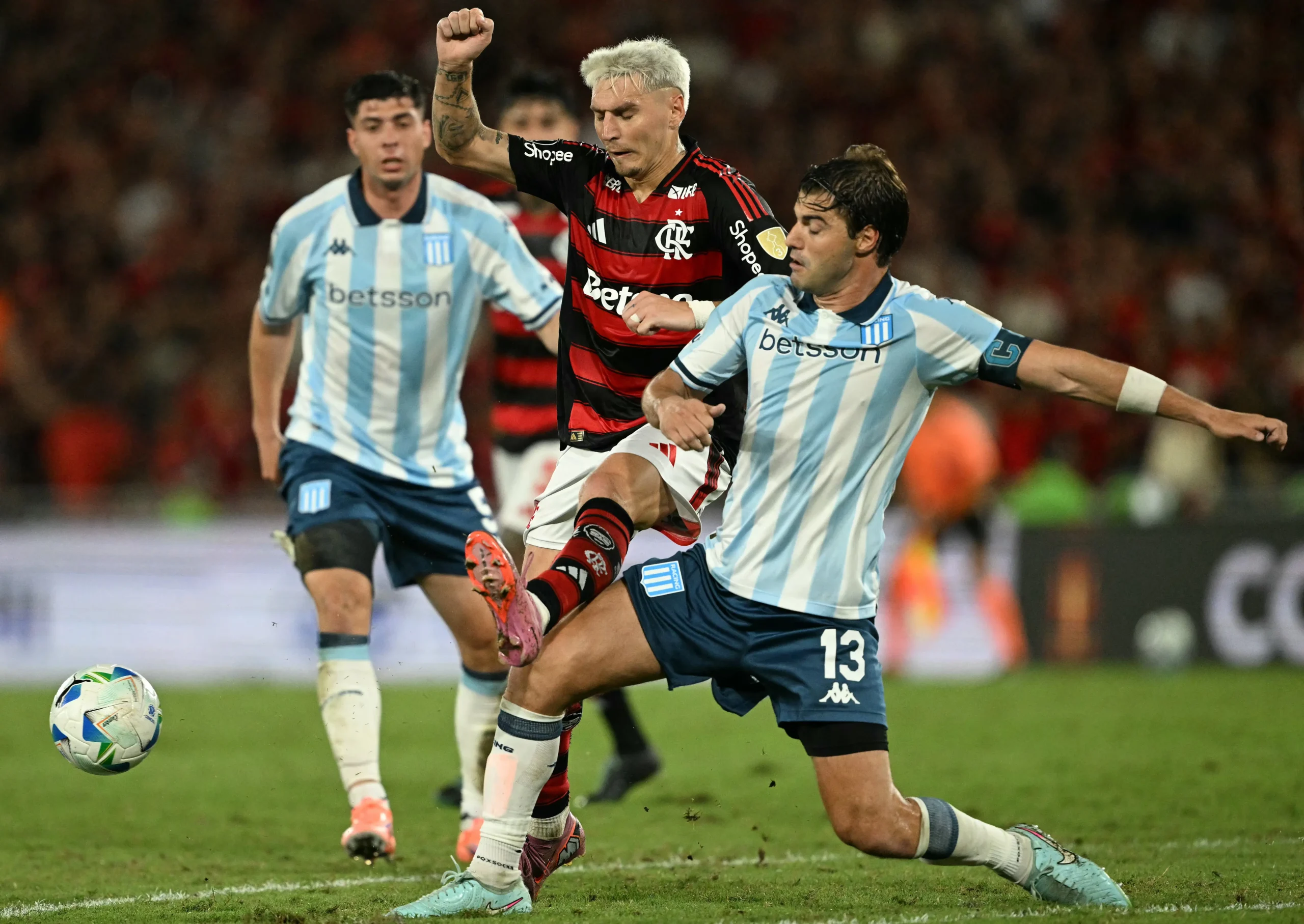 Flamengo mira Sosa do Racing após vitória sobre o Cruz Azul e liderança no ranking de 2025