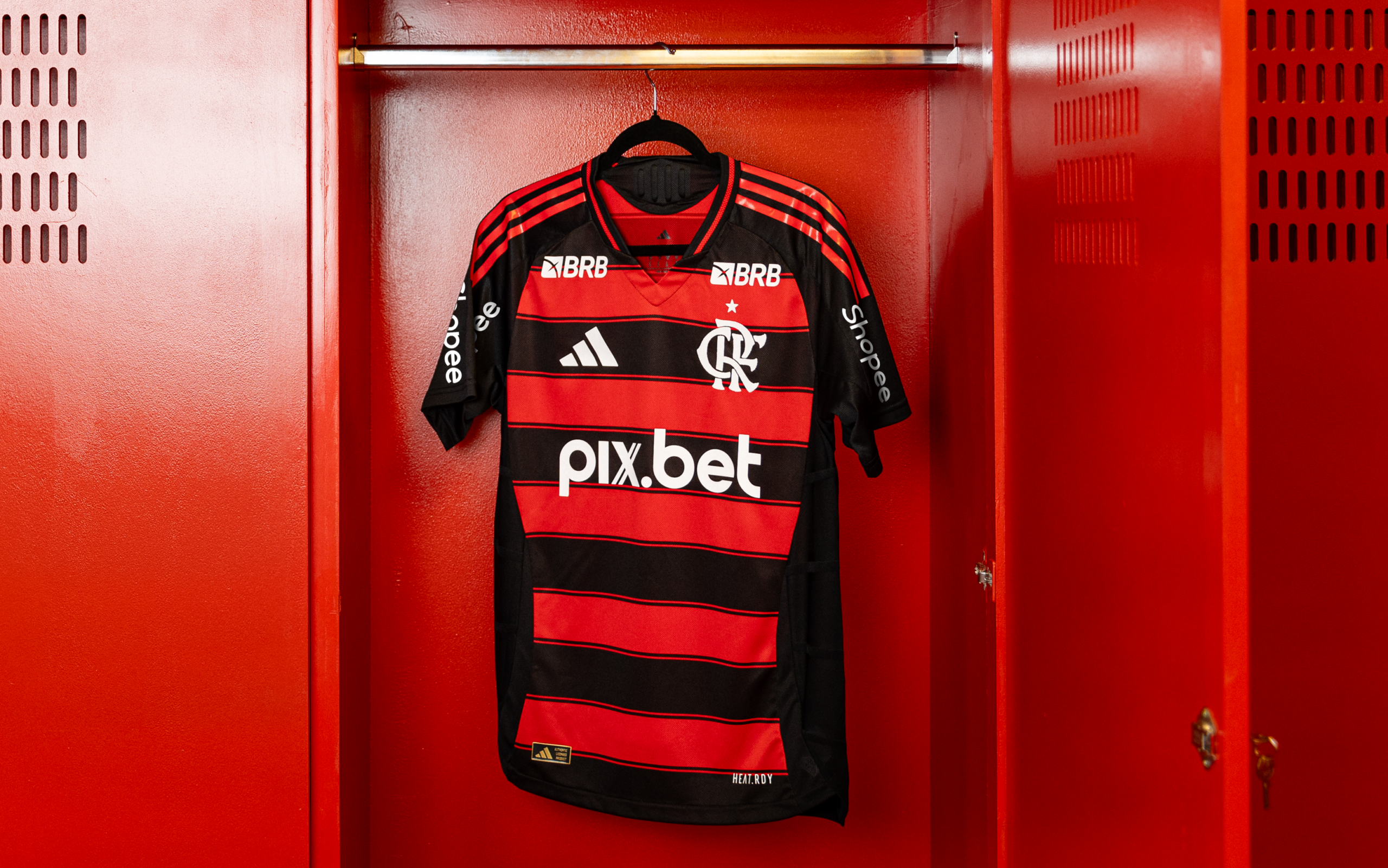 Imagem vazada da camisa do Flamengo 2026 agita a Nação; uniforme de treino terá data de venda