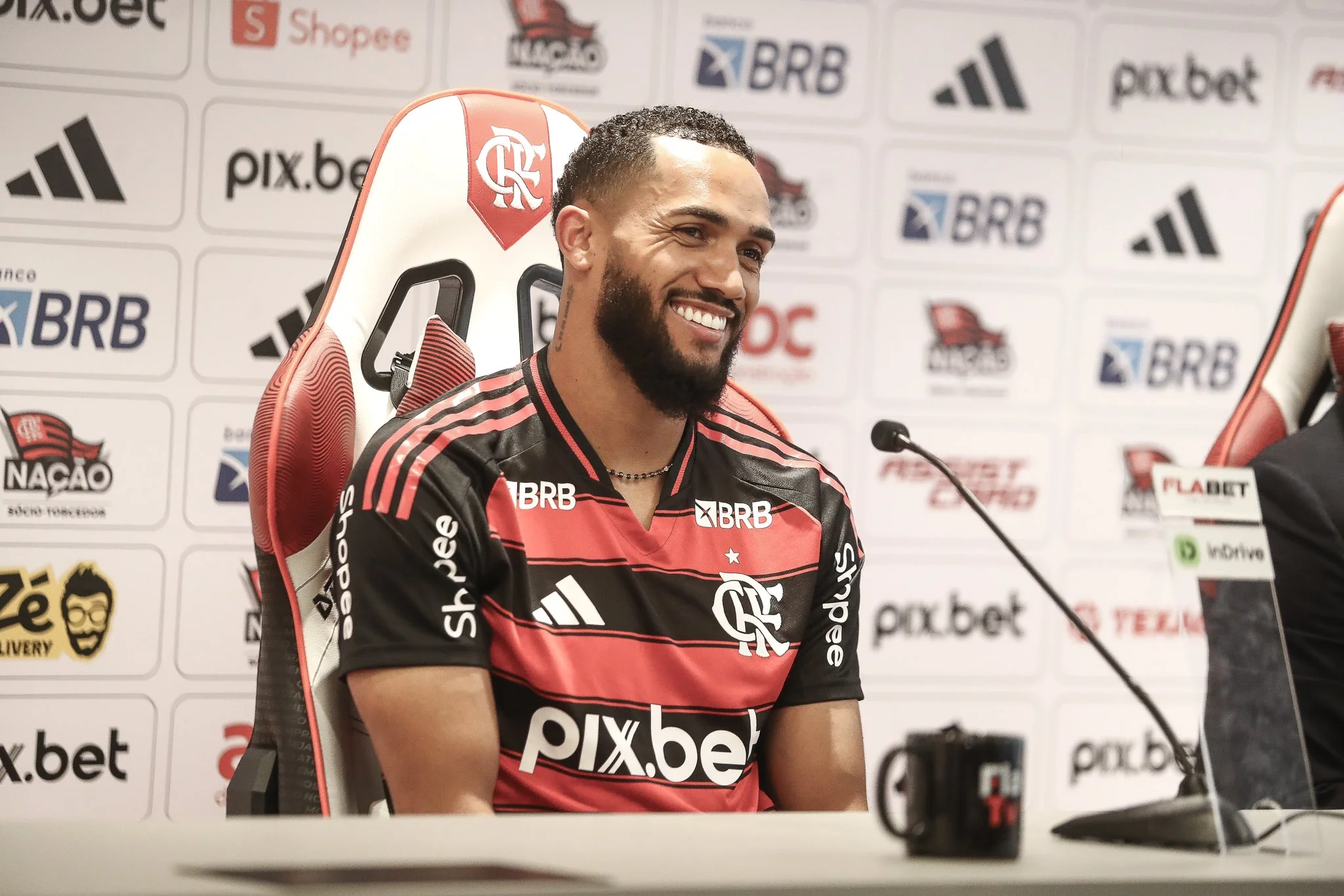 Mercado 2026: Juninho, Everton Cebolinha, Michael, Allan e Matías Viña podem deixar o Flamengo