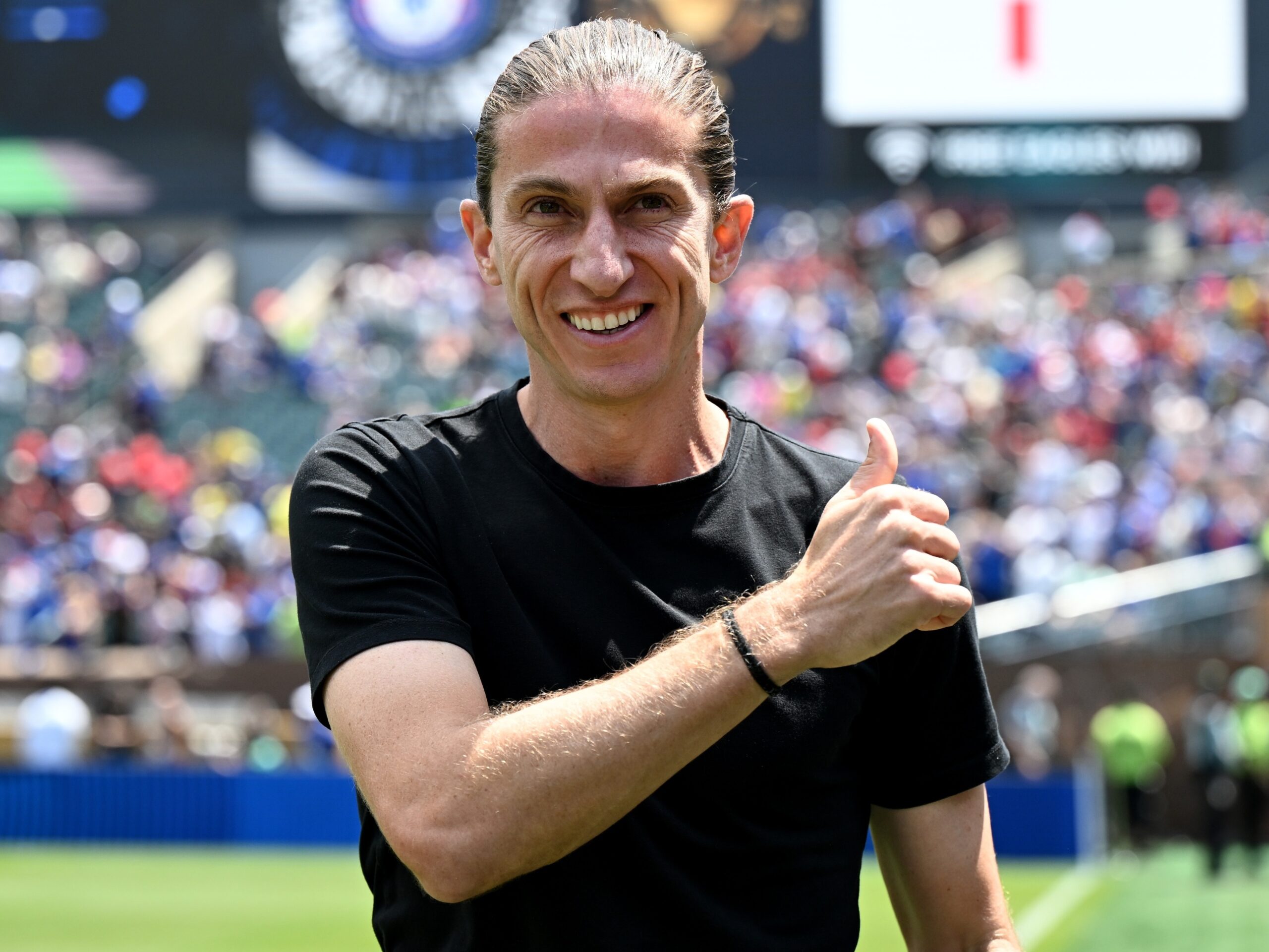 Renovação de Filipe Luís em aberto; Flamengo também discute contratação de craque francês para 2026