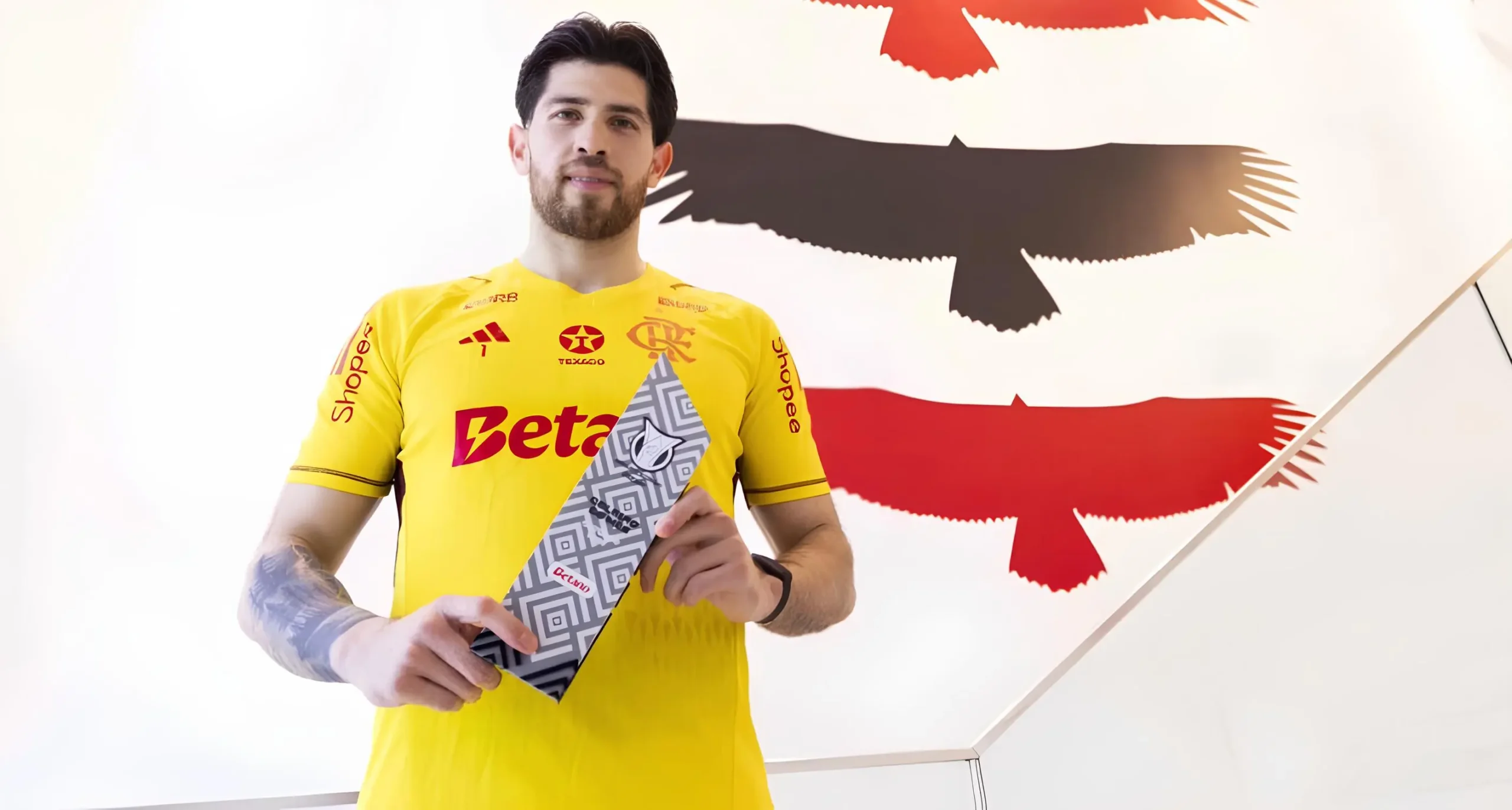 Taça quebrada vira sinal: Rossi e Léo Pereira apostam que episódio pode levar o Flamengo ao título mundial