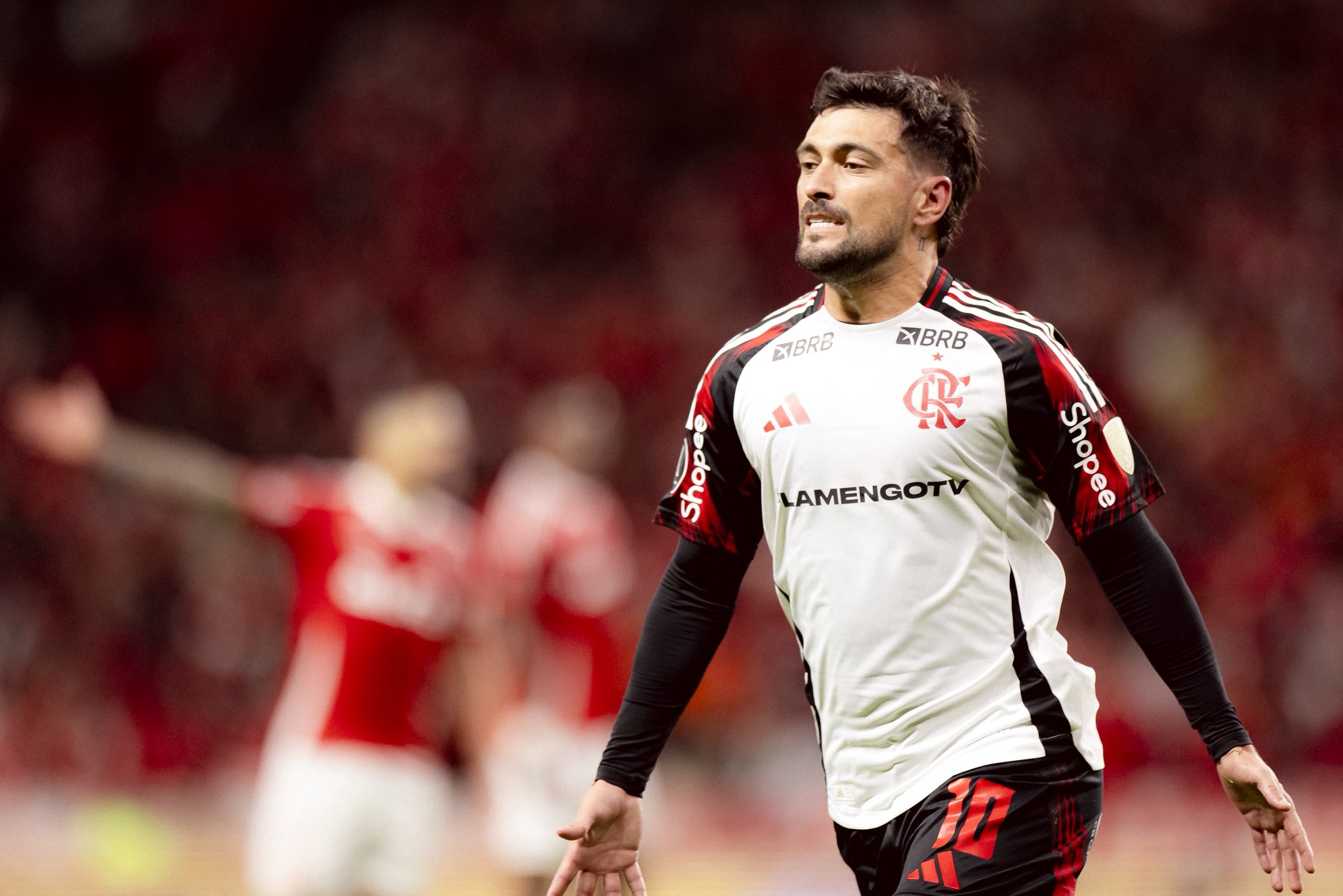 Troféu Mesa Redonda 2025: Flamengo domina premiação e Arrascaeta aponta o que falta para fechar 2025 com "chave de ouro"