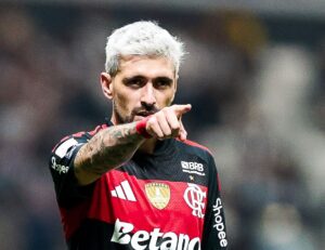 Arrascaeta rebate crítica e enaltece elenco após goleada do Flamengo