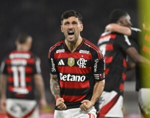 Arrascaeta exalta grandeza do Flamengo ao destacar chegada de Paquetá