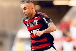 Cebolinha irrita Jardim em Flamengo x Vitória e abre porta de saída