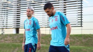 Cuca critica pênalti de Daronco em Arrascaeta após derrota do Santos