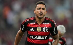 Danilo critica arbitragem de Piero Maza após empate contra Estudiantes