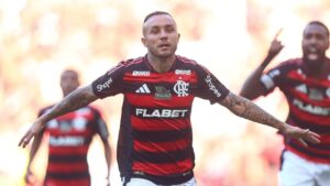 Flamengo negocia troca de Cebolinha por Breno Bidon com Corinthians