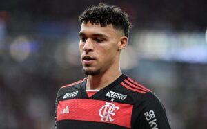 Jardim elogia Victor Hugo e recusa comentar ausência de Hulk após goleada