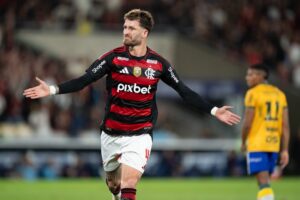 Léo Pereira alcança 300 jogos e se declara ao Flamengo
