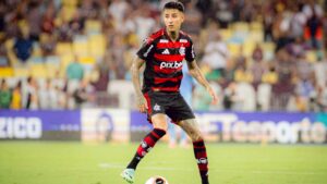 Pulgar desfalca Flamengo na Argentina com dores no ombro