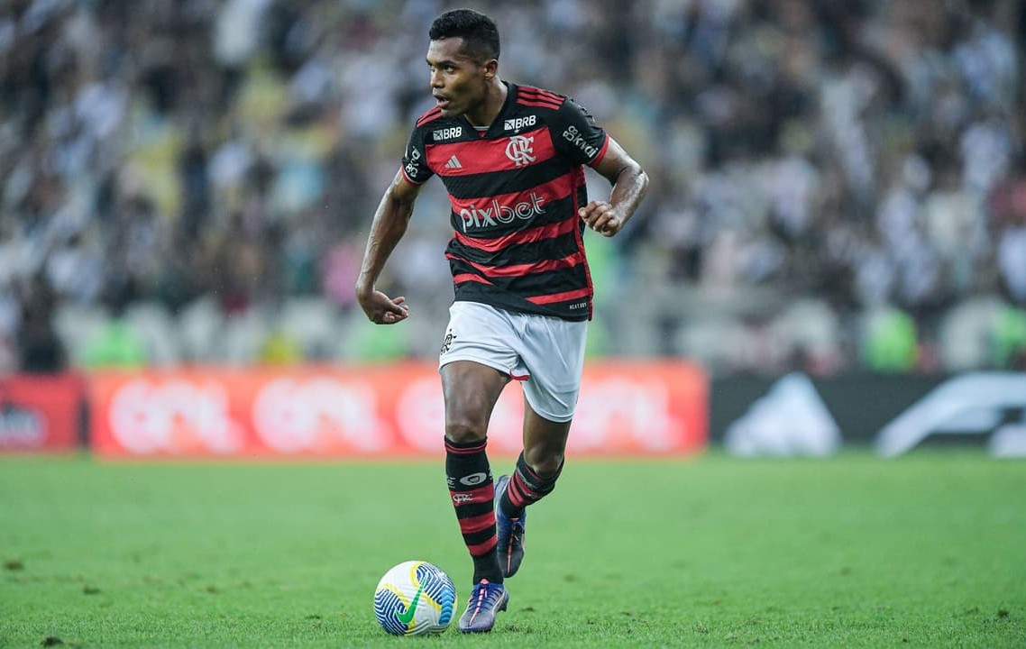 Convocação de Alex Sandro para Copa gera polêmica após derrota